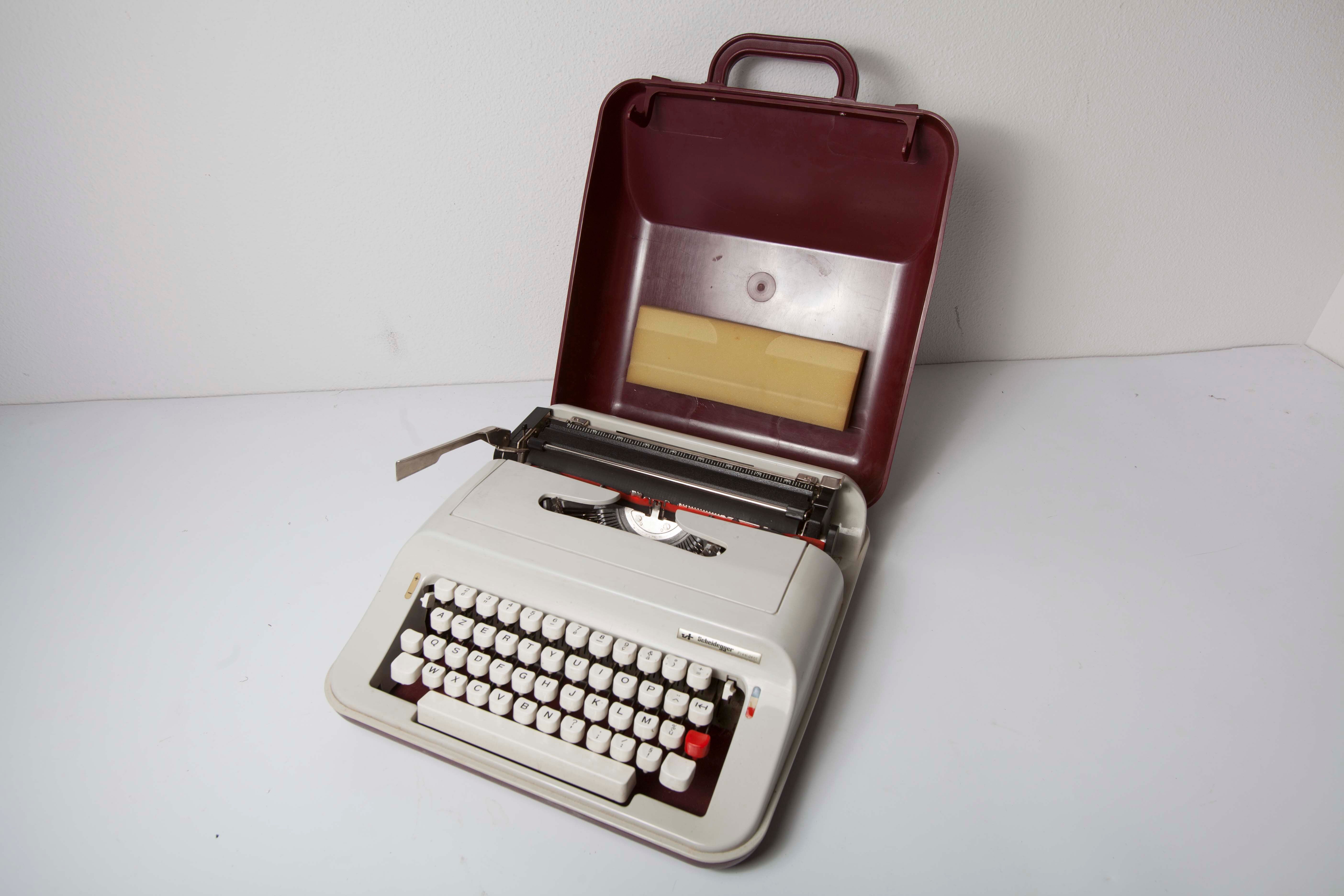 Sheidegger typewriter President by Olivetti