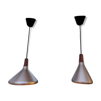 2 hanging lamps