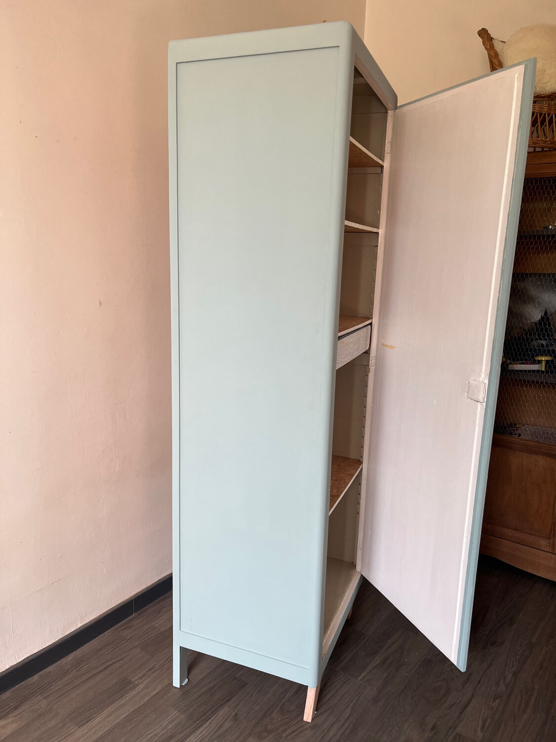 Cabinet 50 feet compass