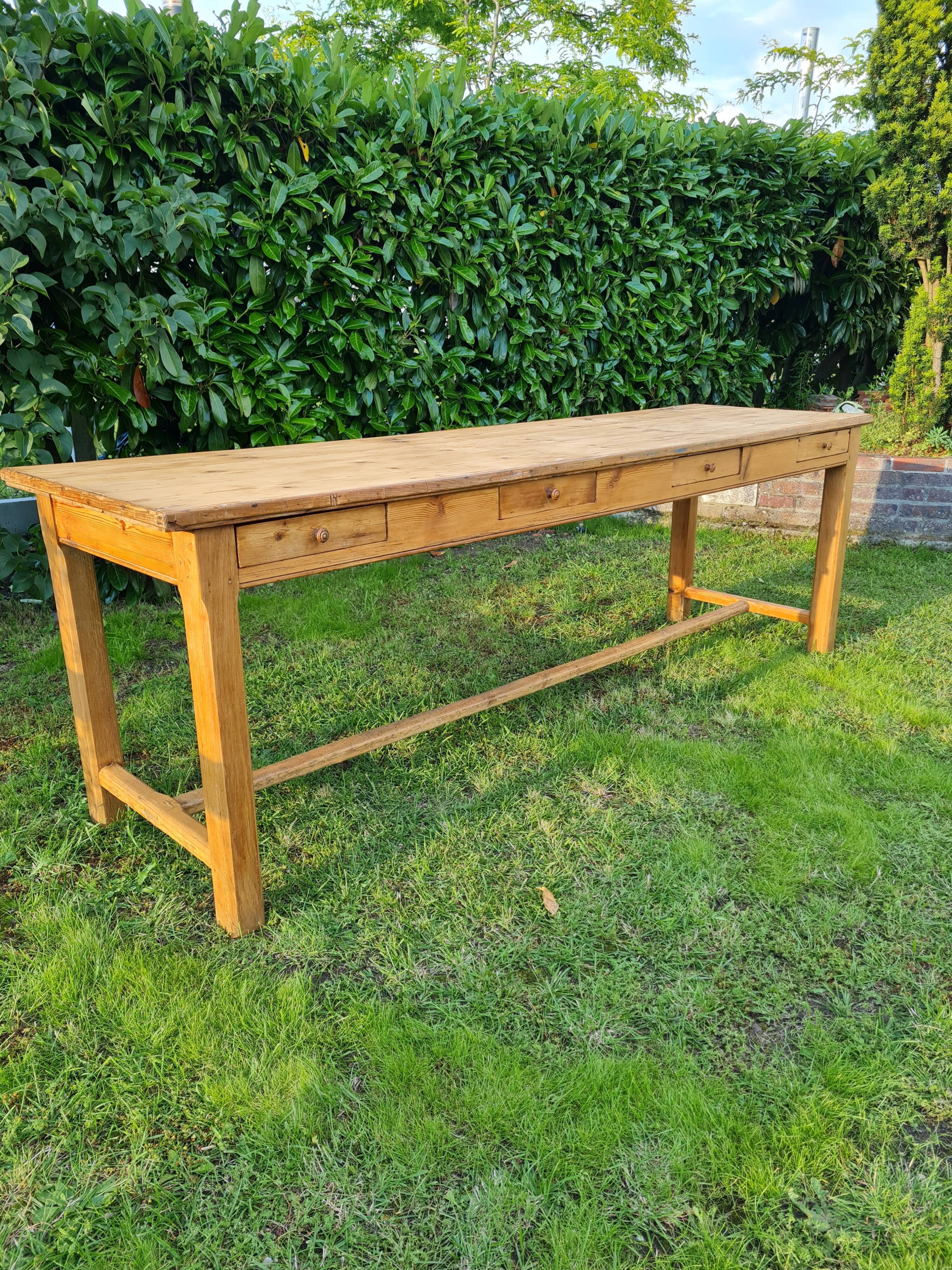 Farm table