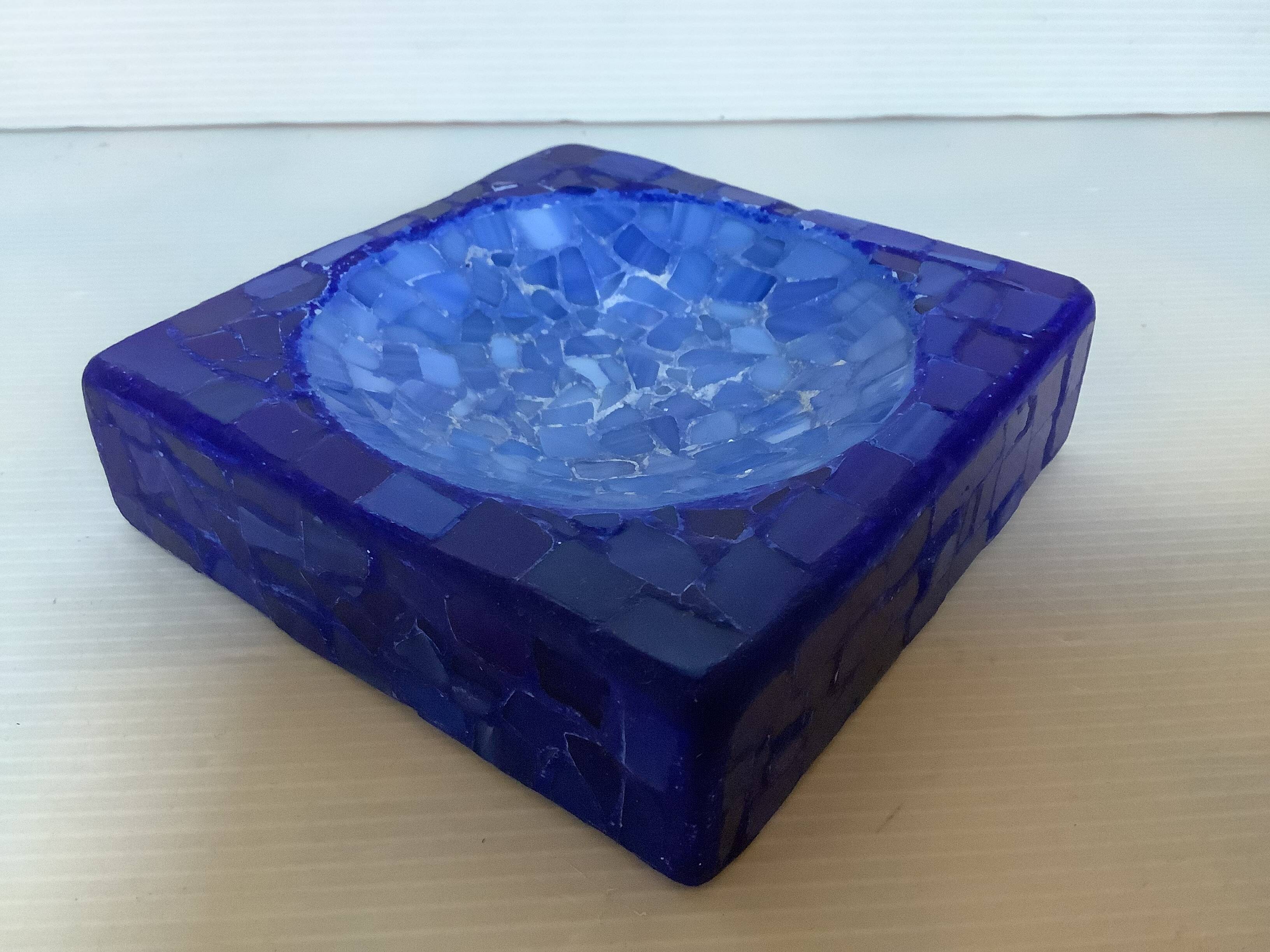 Blue mosaic pocket emptier