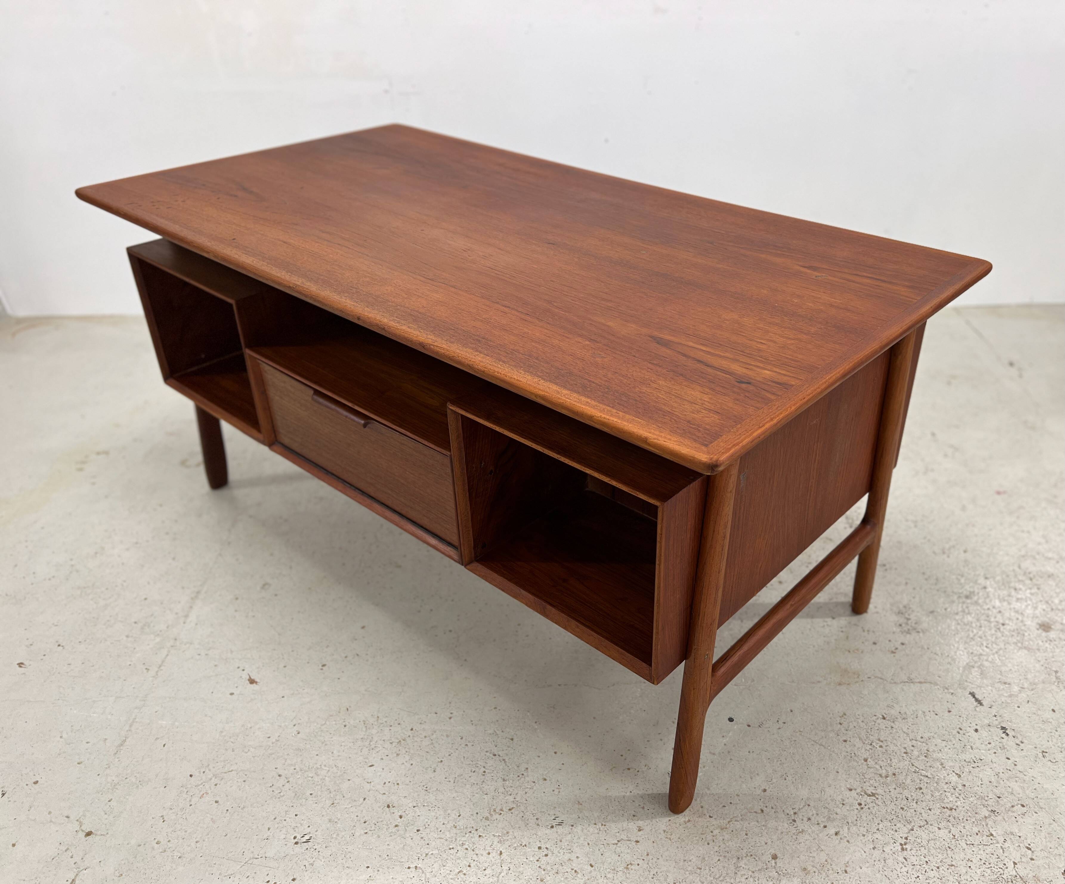 Bureau en teck Omann Jun #75