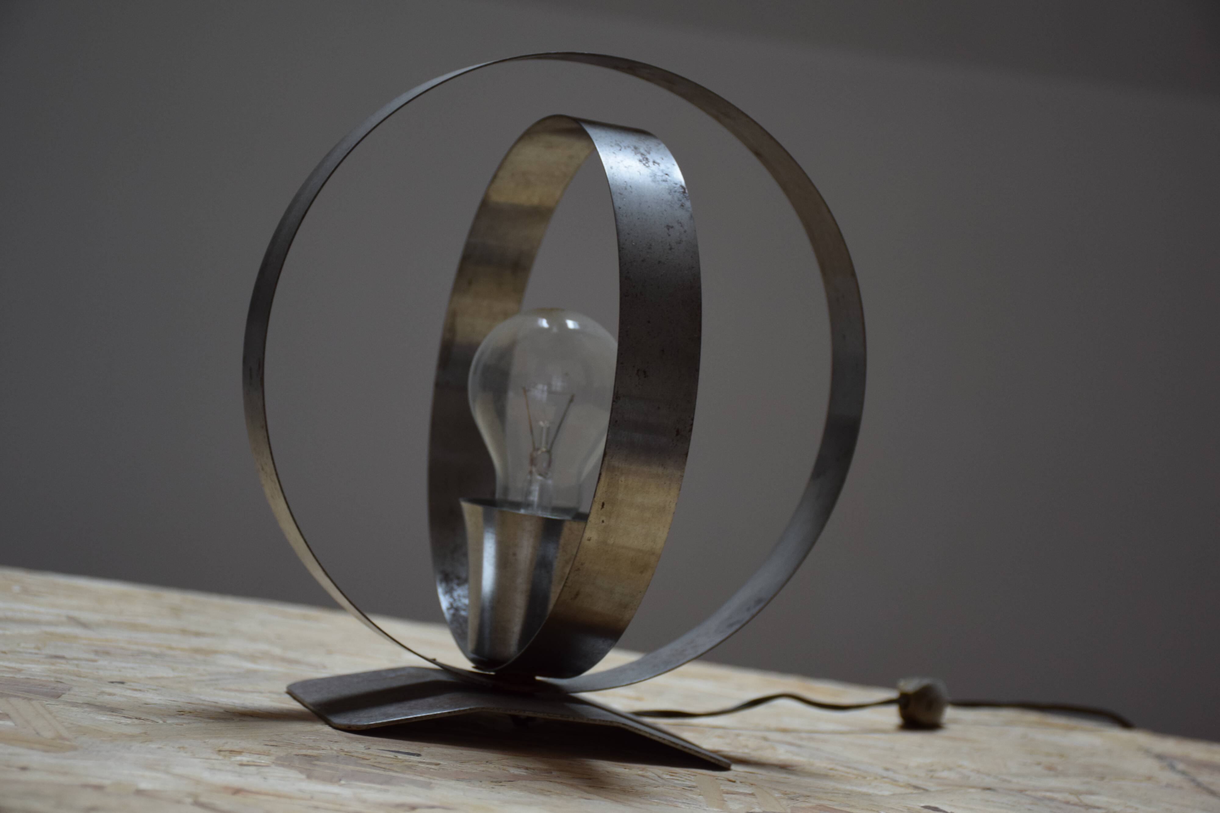 Steel-strapping light