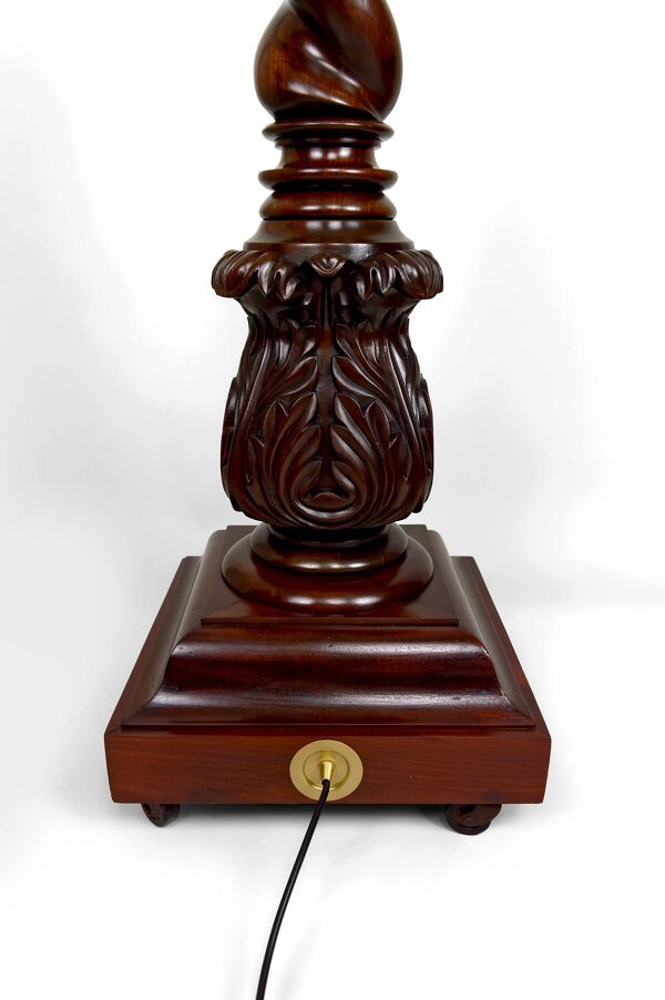 Important Lampadaire Colonne Victorienne Torsadée en Noyer Massif, c. 1900