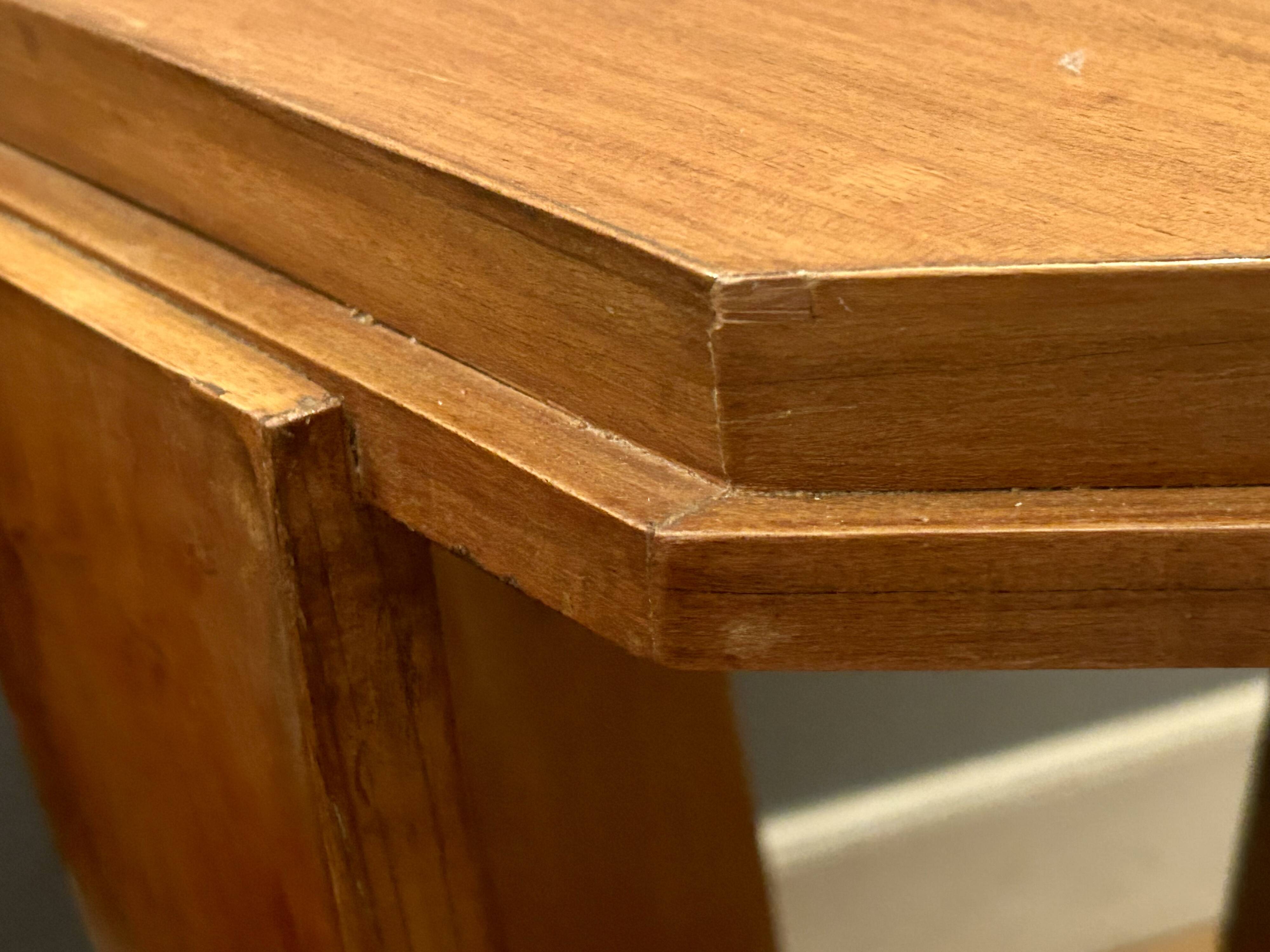 2 Art Deco side tables.