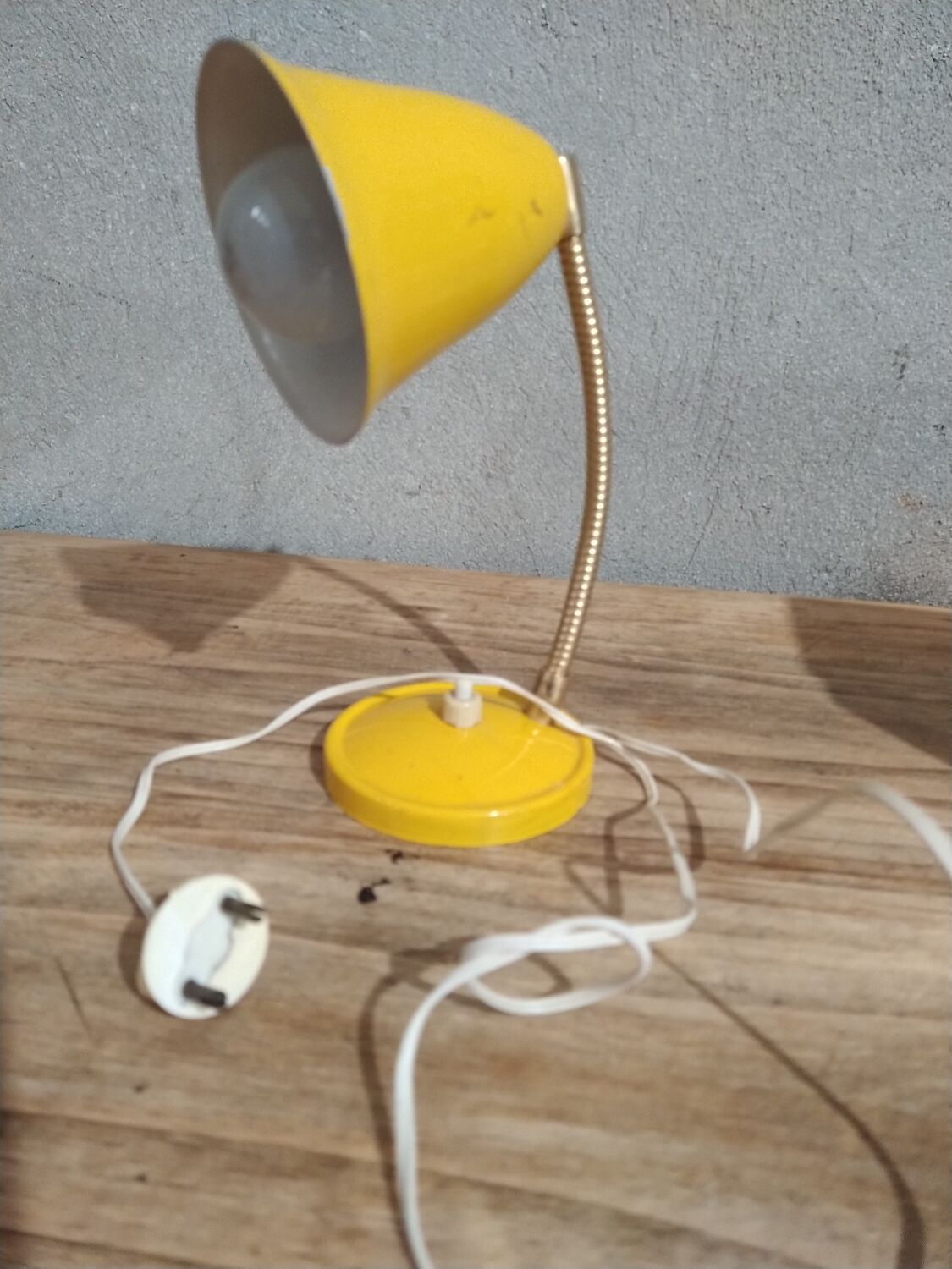 Yellow articulated desk lamp in metal