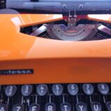 Machine à écrire triumph adler contessa de luxe vintage orange