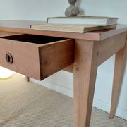 Bureau ancien à double tiroir, pieds gainés, XIXème