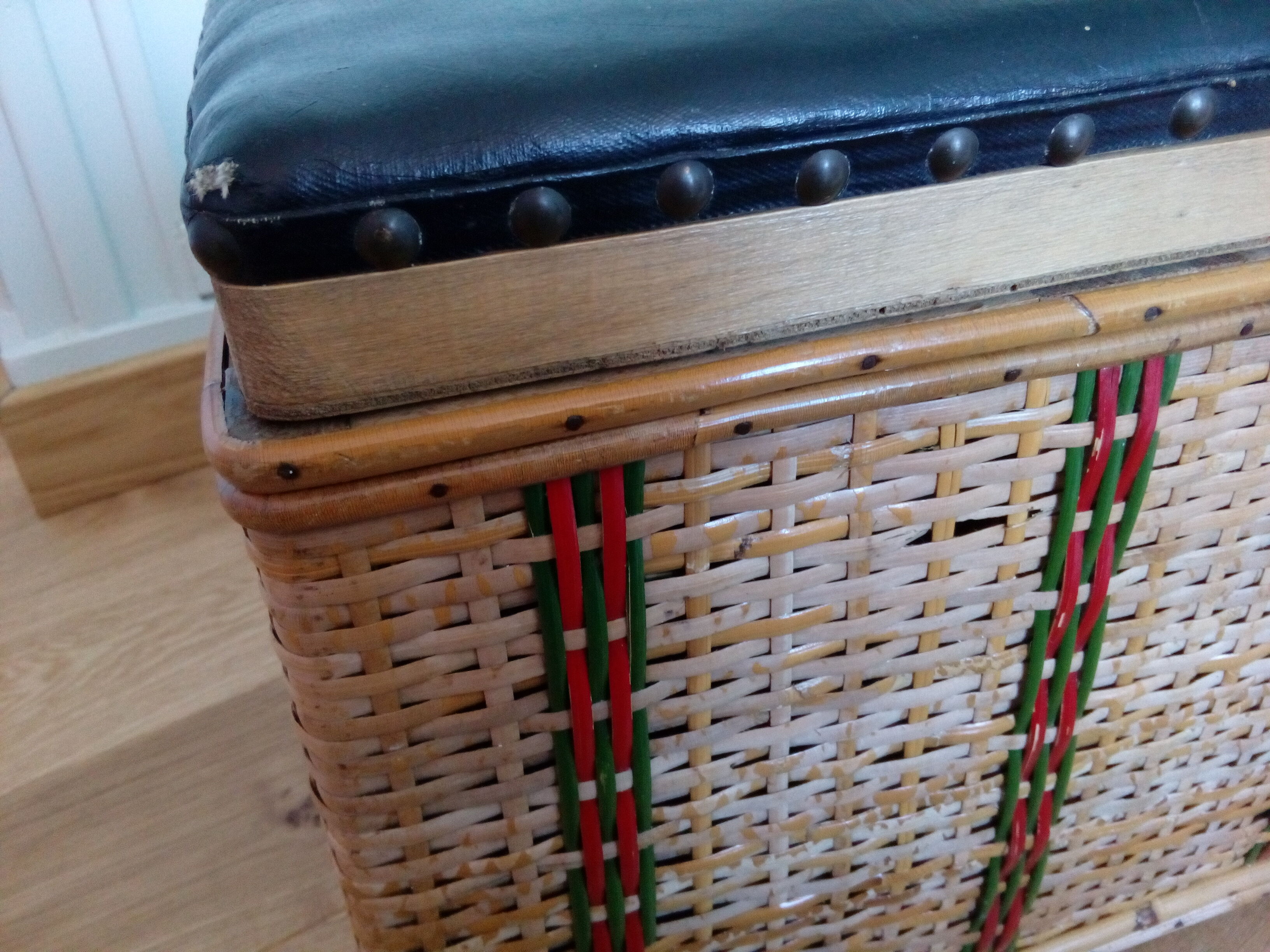 Tabouret de pêche en osier, coffre siège de pêcheur