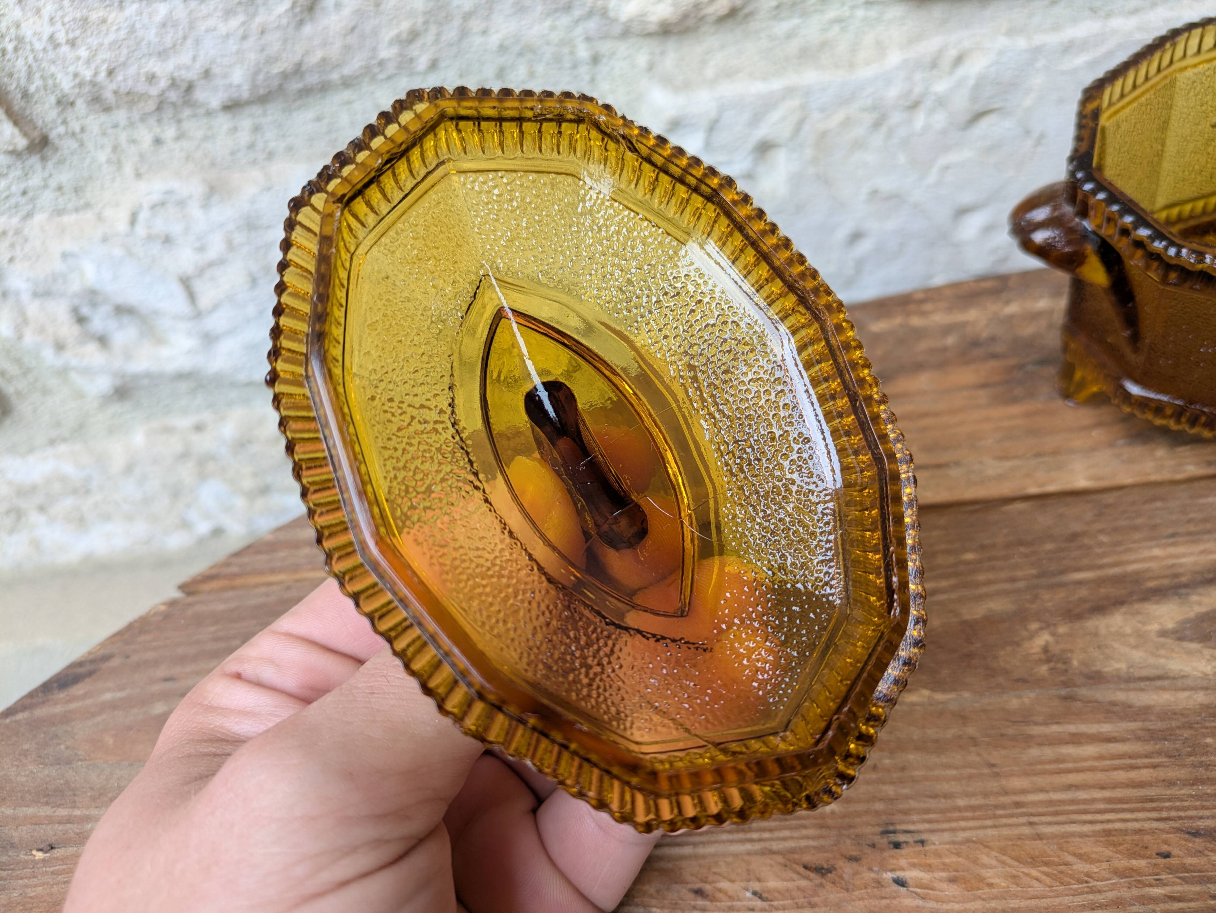 Amber glass bonbonnière with lid