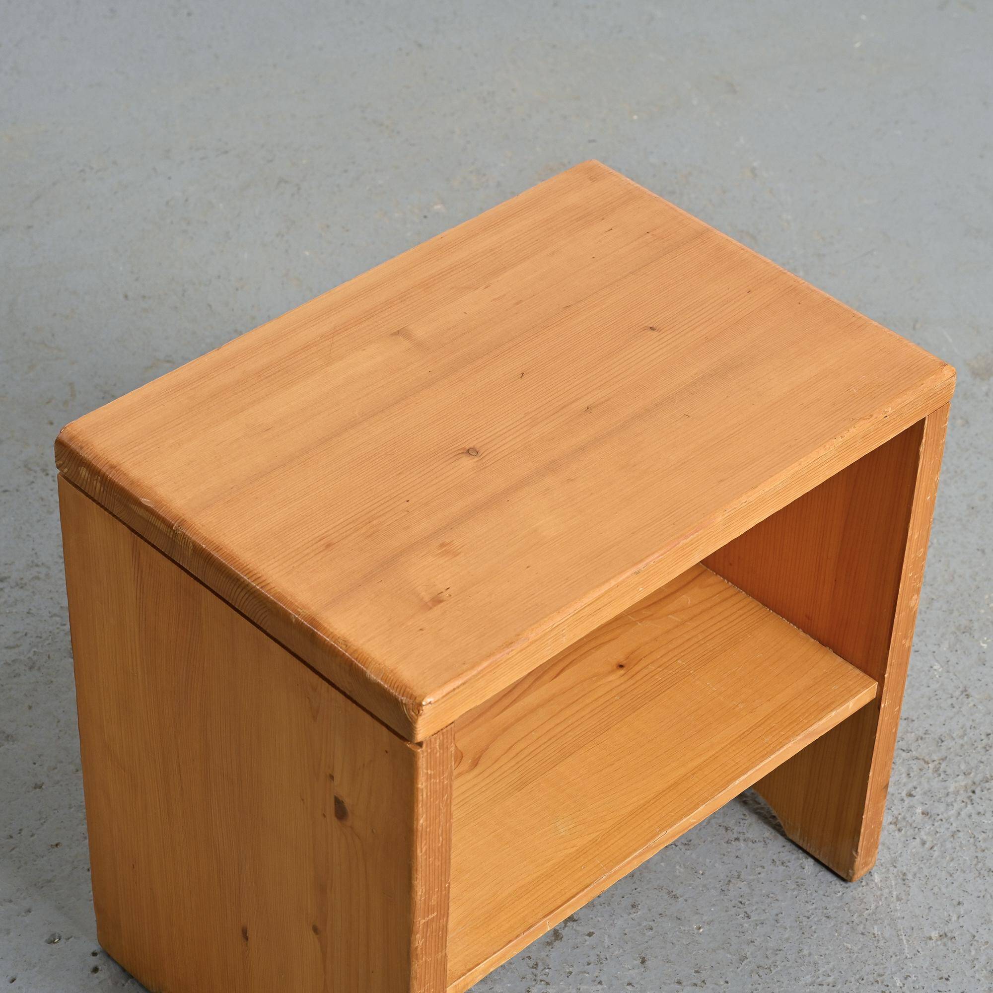 Pair of bedside tables from Arcs in solid pine, circa 1975.