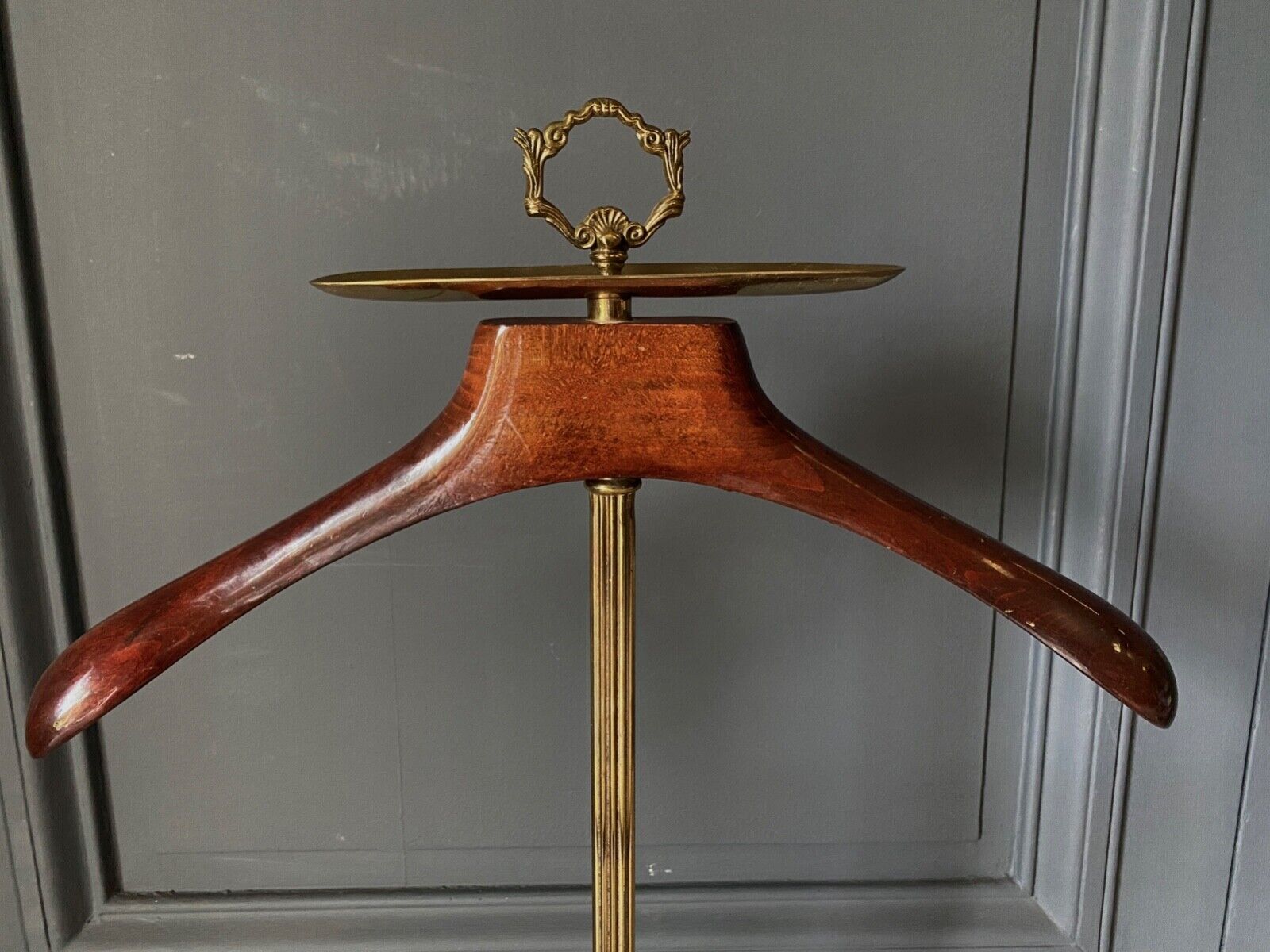 Valet de nuit travail français pieds griffes 1960 brass and wood