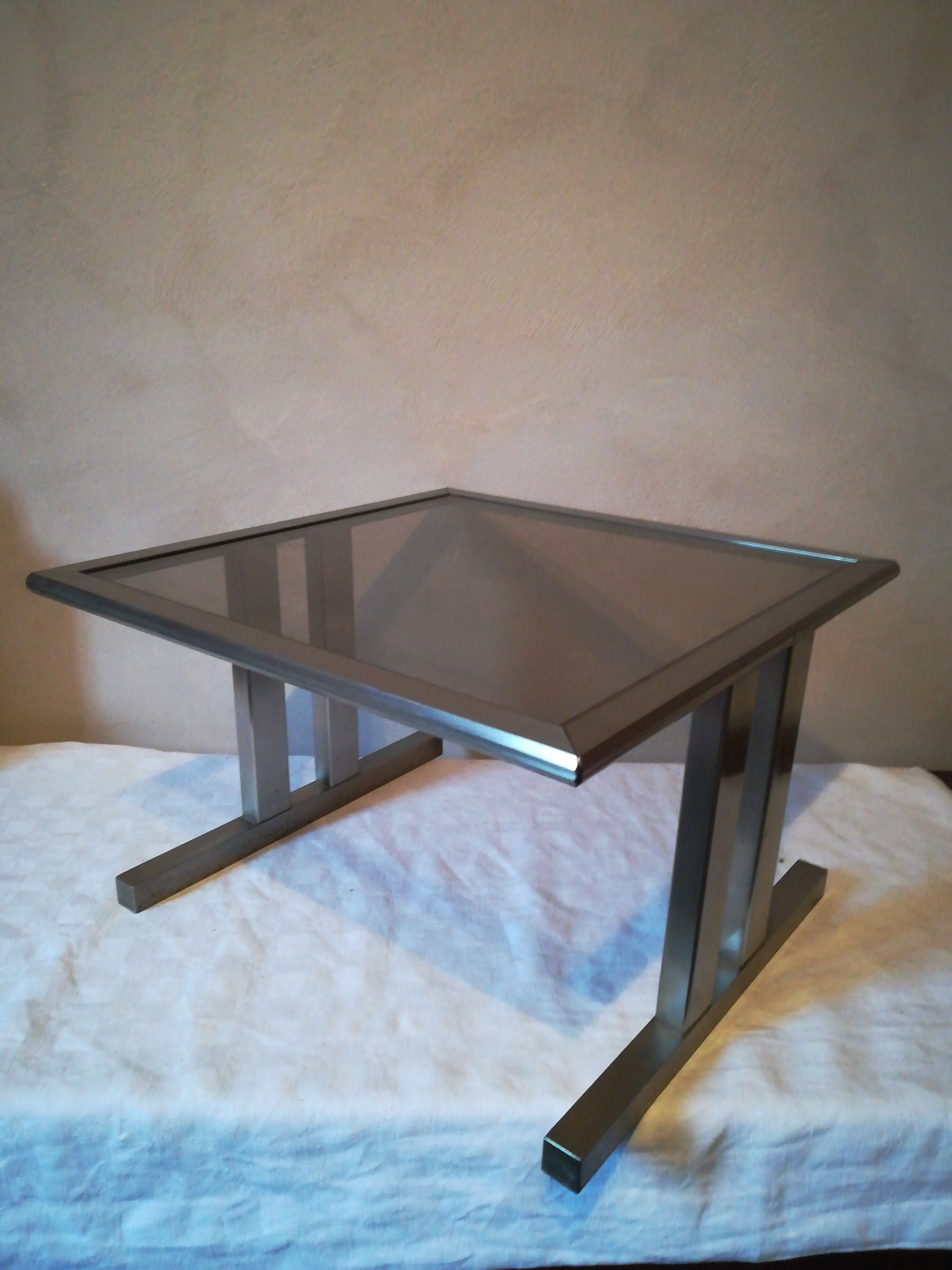 Table basse carrée en alu brossé
