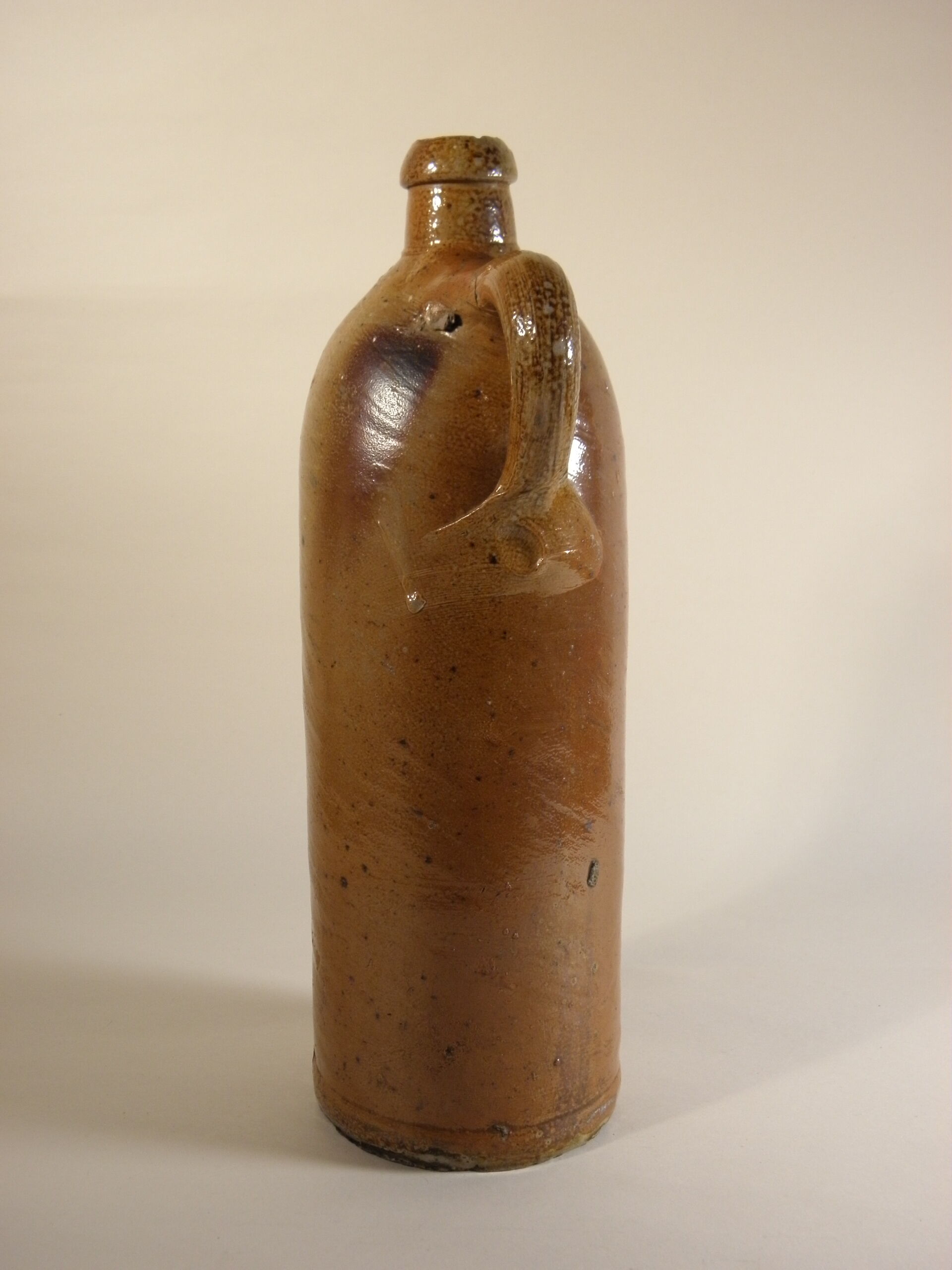 Oil bottle in sandstone 29 cm