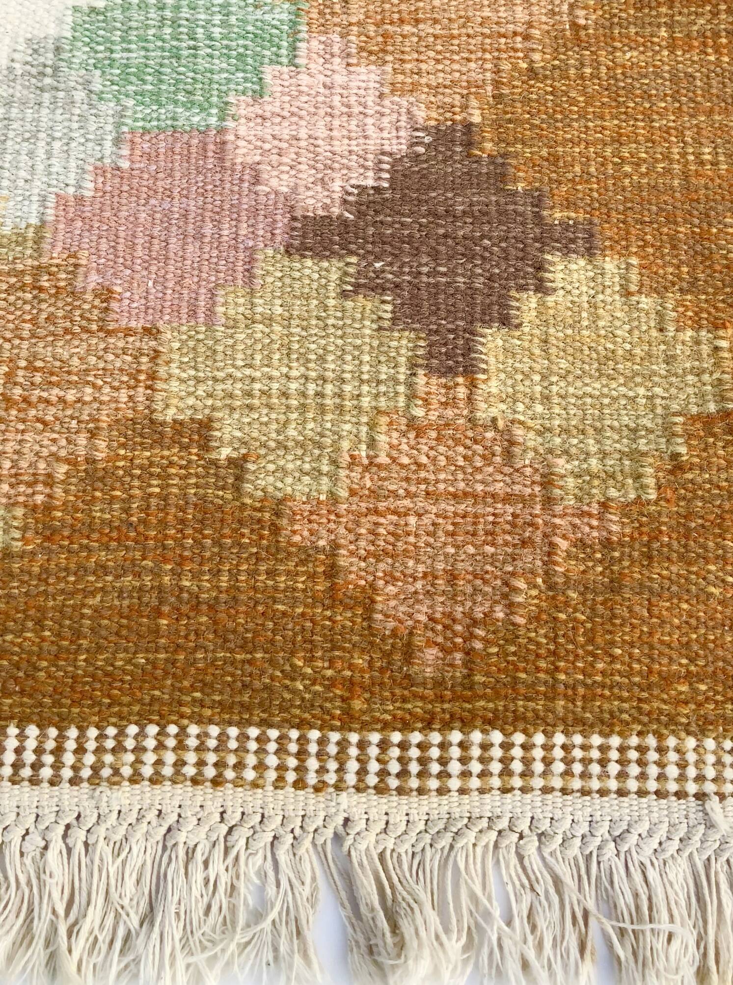 Swedish Flat-Weave Kilim Rölakan Rug Honey dominant colours, Ornamental 1960-70s
