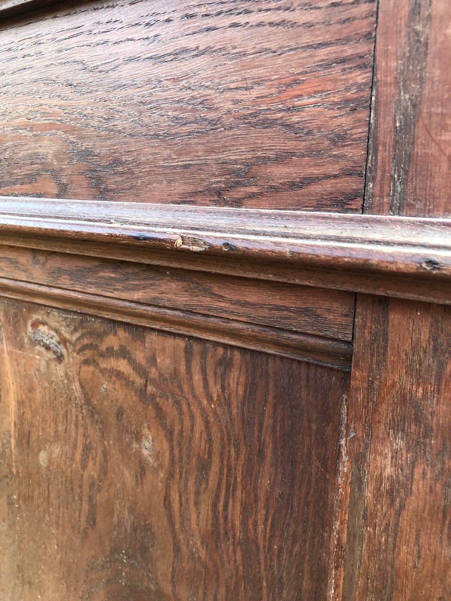Armoire vintage parisienne à 1 porte vitrée en chêne massif.