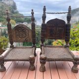 Paire de chaises anciennes traditionnelles indiennes en bois sculpté