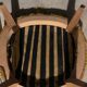 Fauteuil crapaud à franges vintage