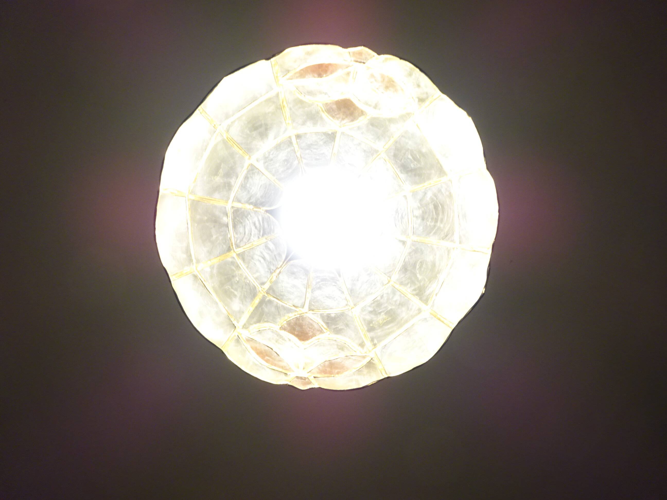 Lustre vintage en nacre et laiton