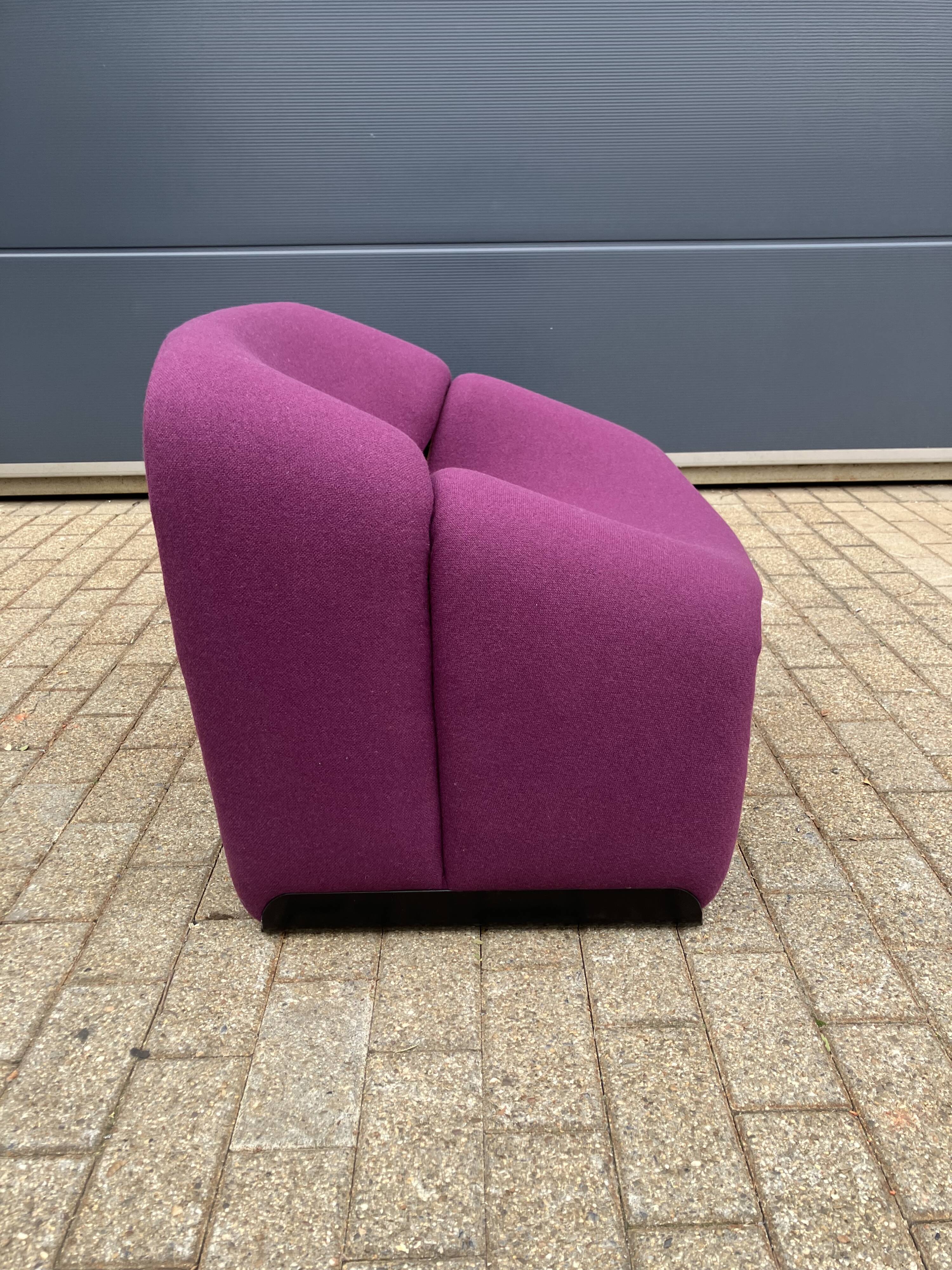 2x Artifort Groovy F598 by Pierre Paulin, Violet, original