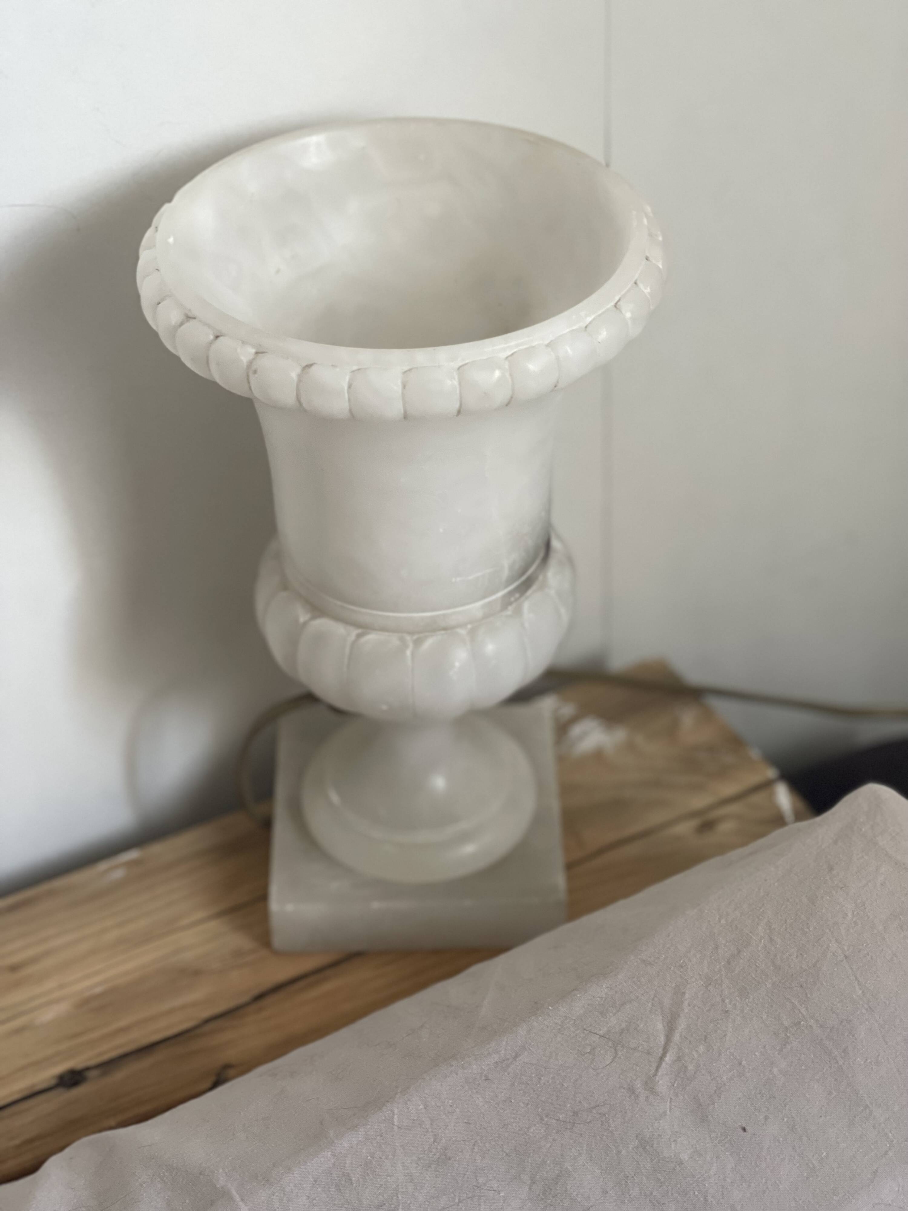 Vintage alabaster lamp on square base - decorative object