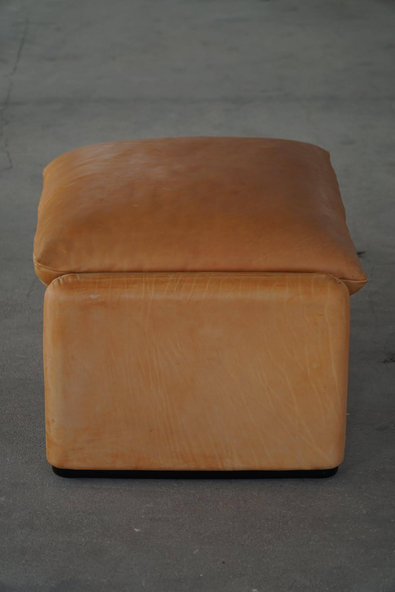 Maralunga ottoman in leather, Vico Magistretti for Cassina, Italian modern, 1973