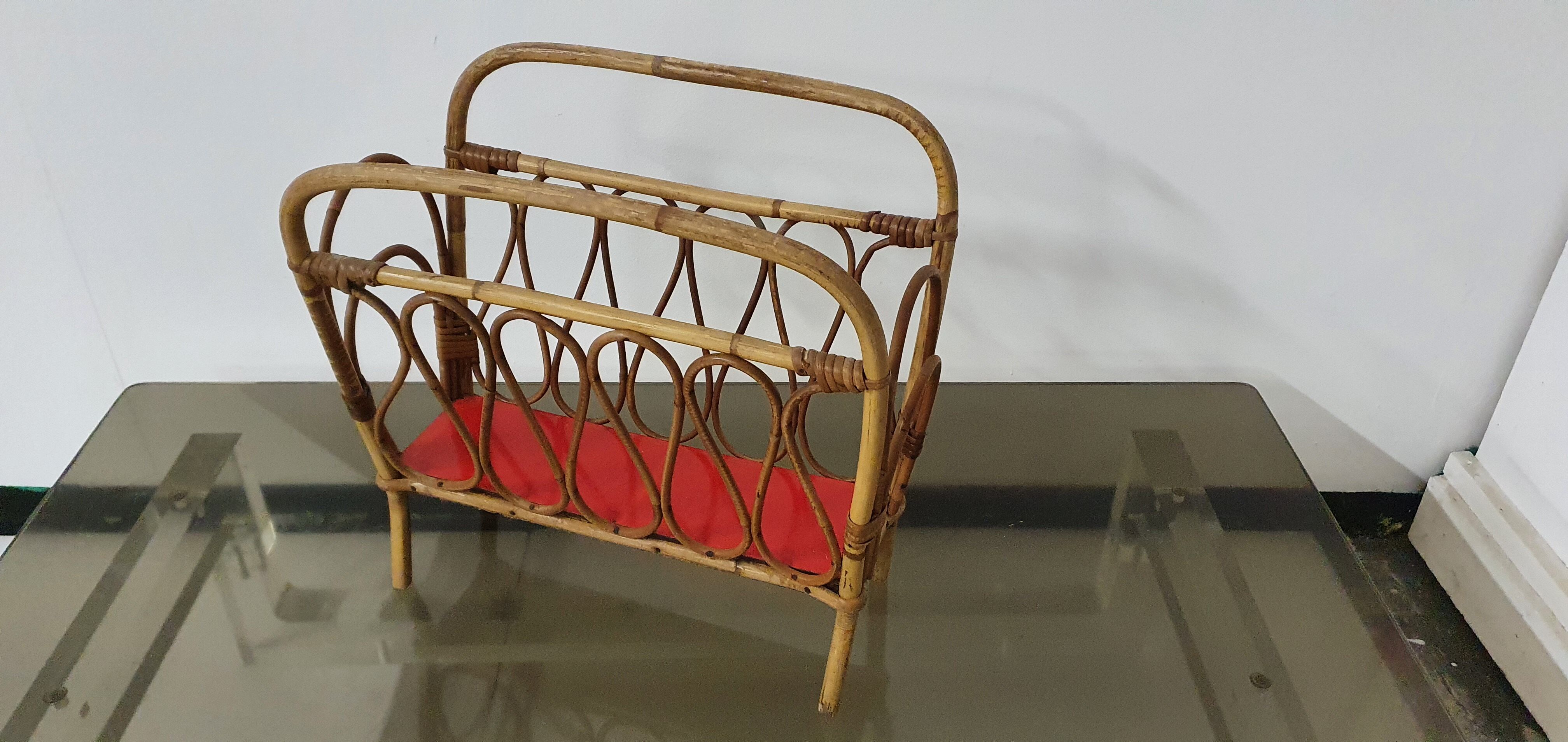 Magazine door in rattan and formica