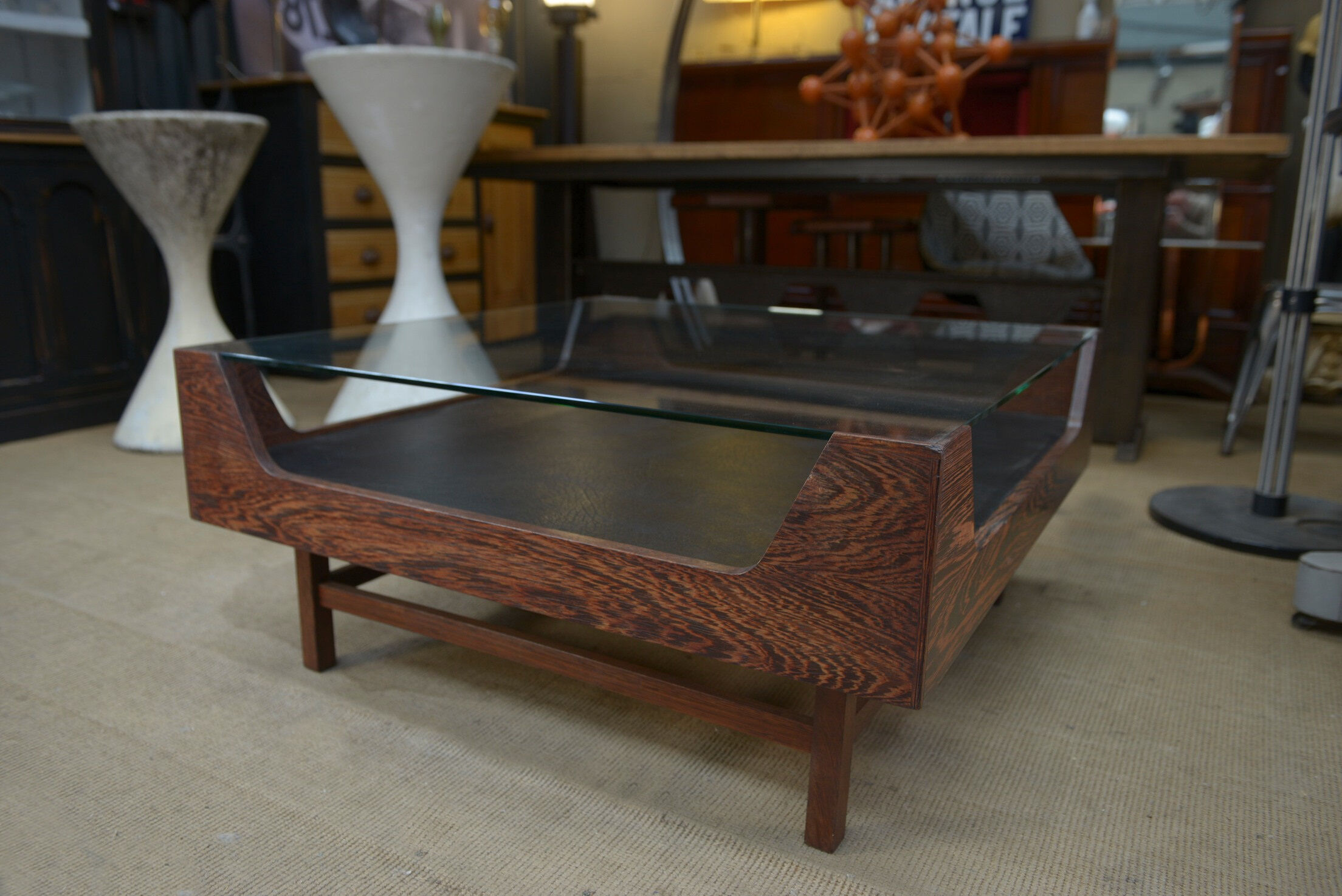 Coffee table in rosewood and glass 1970