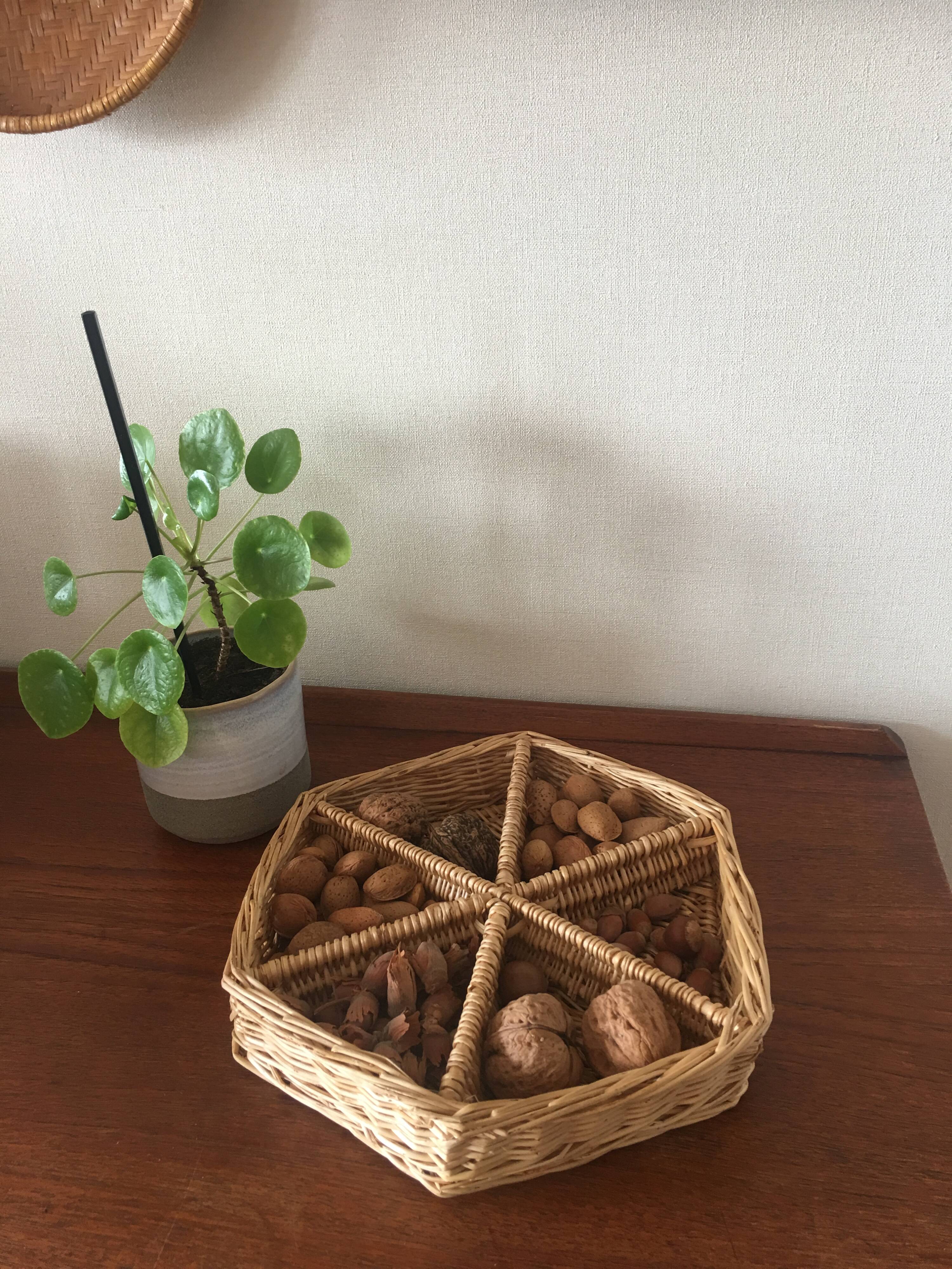 Vintage compartment basket