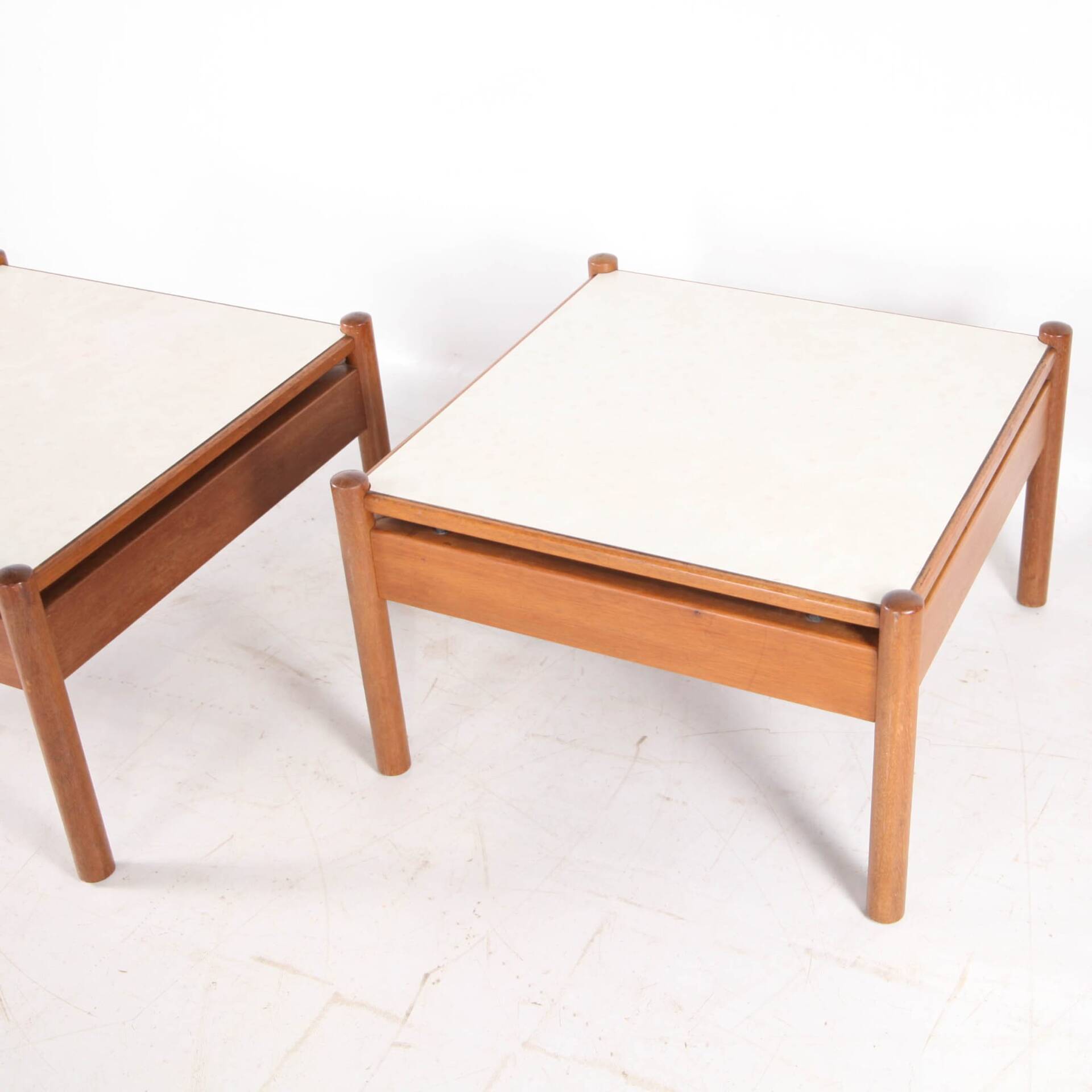 Paire de tables basses japonaises 