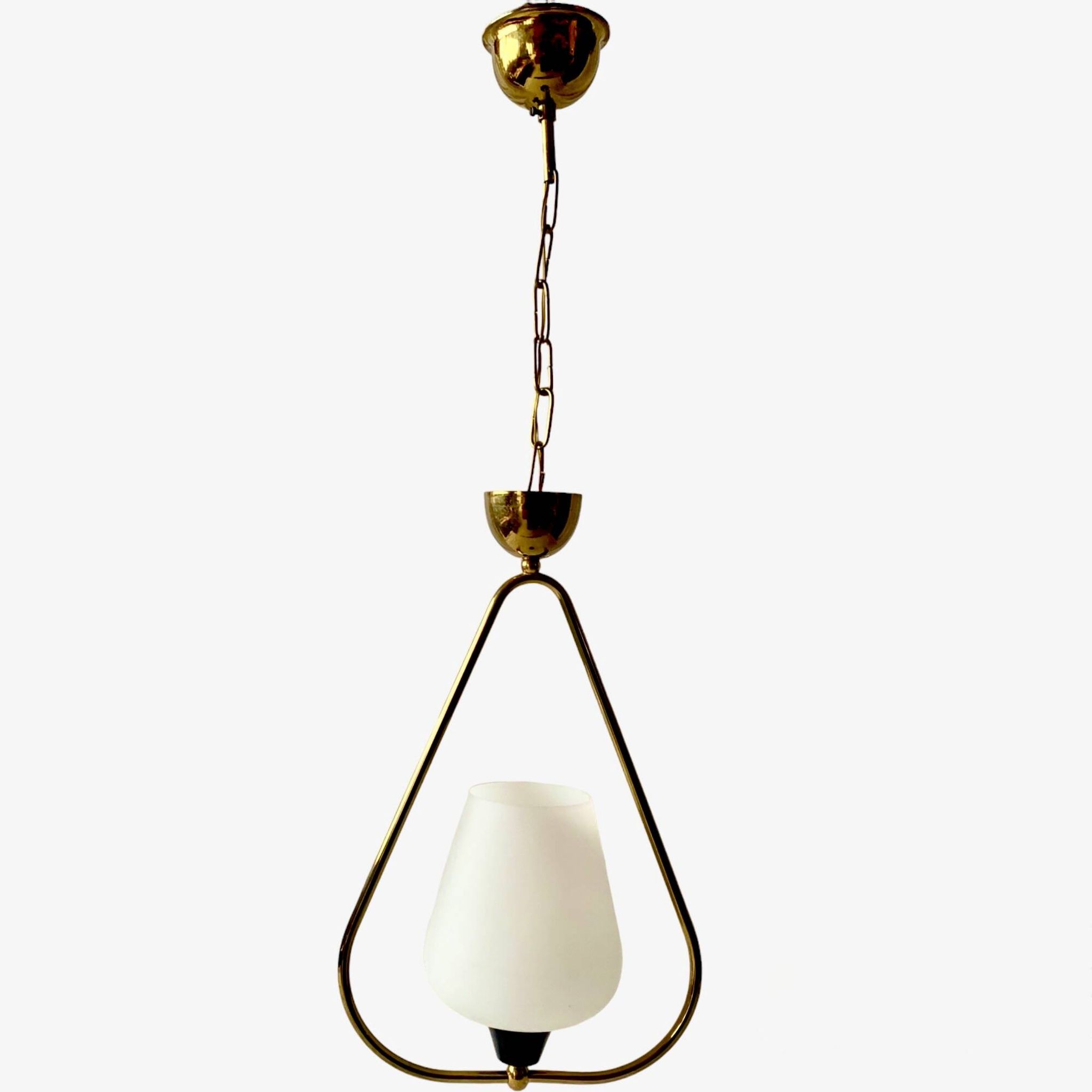 Suspension moderniste en verre sablé blanc et laiton