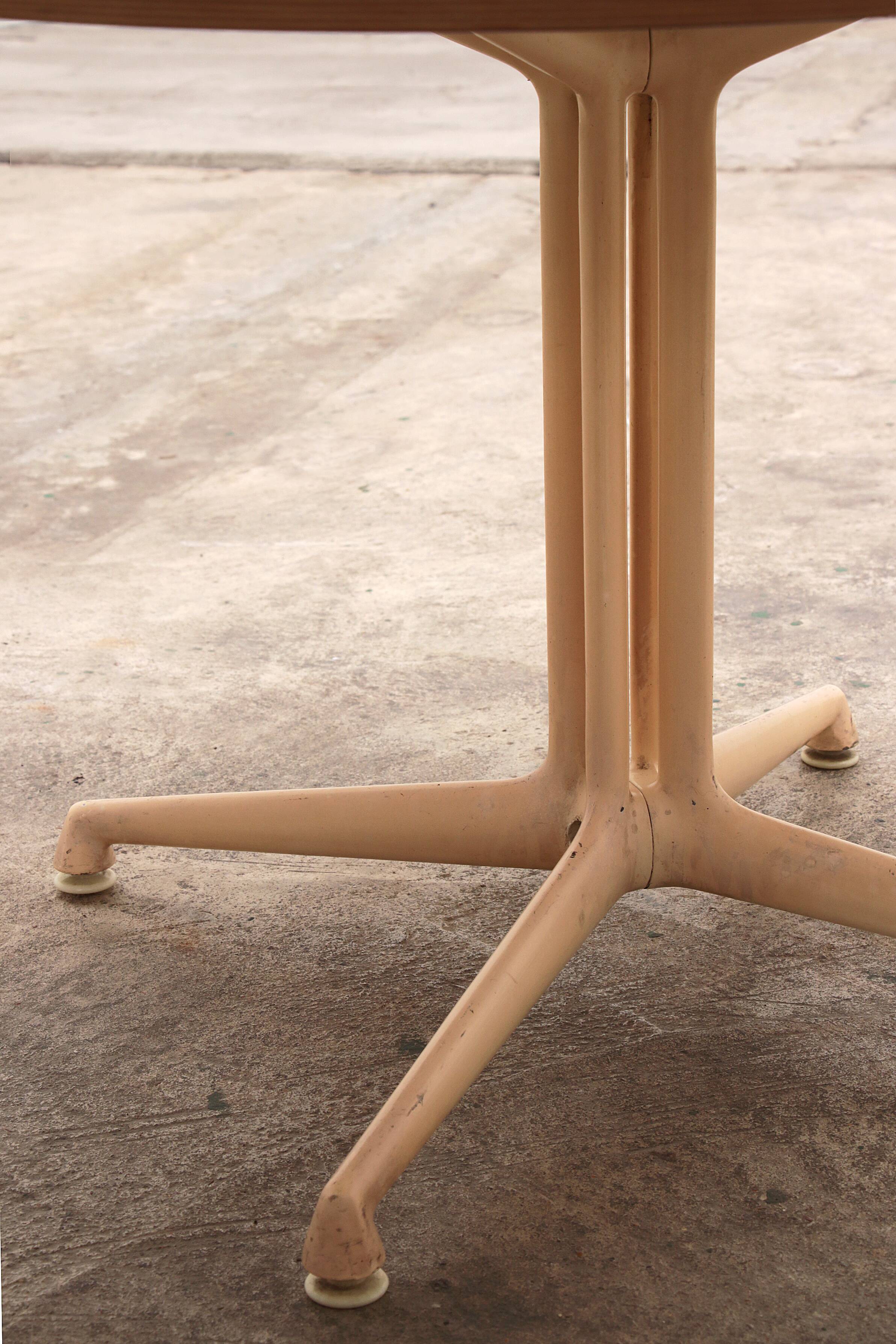 Table basse "La Fonda" de Charles Ray Eames avec base en métal, 1955