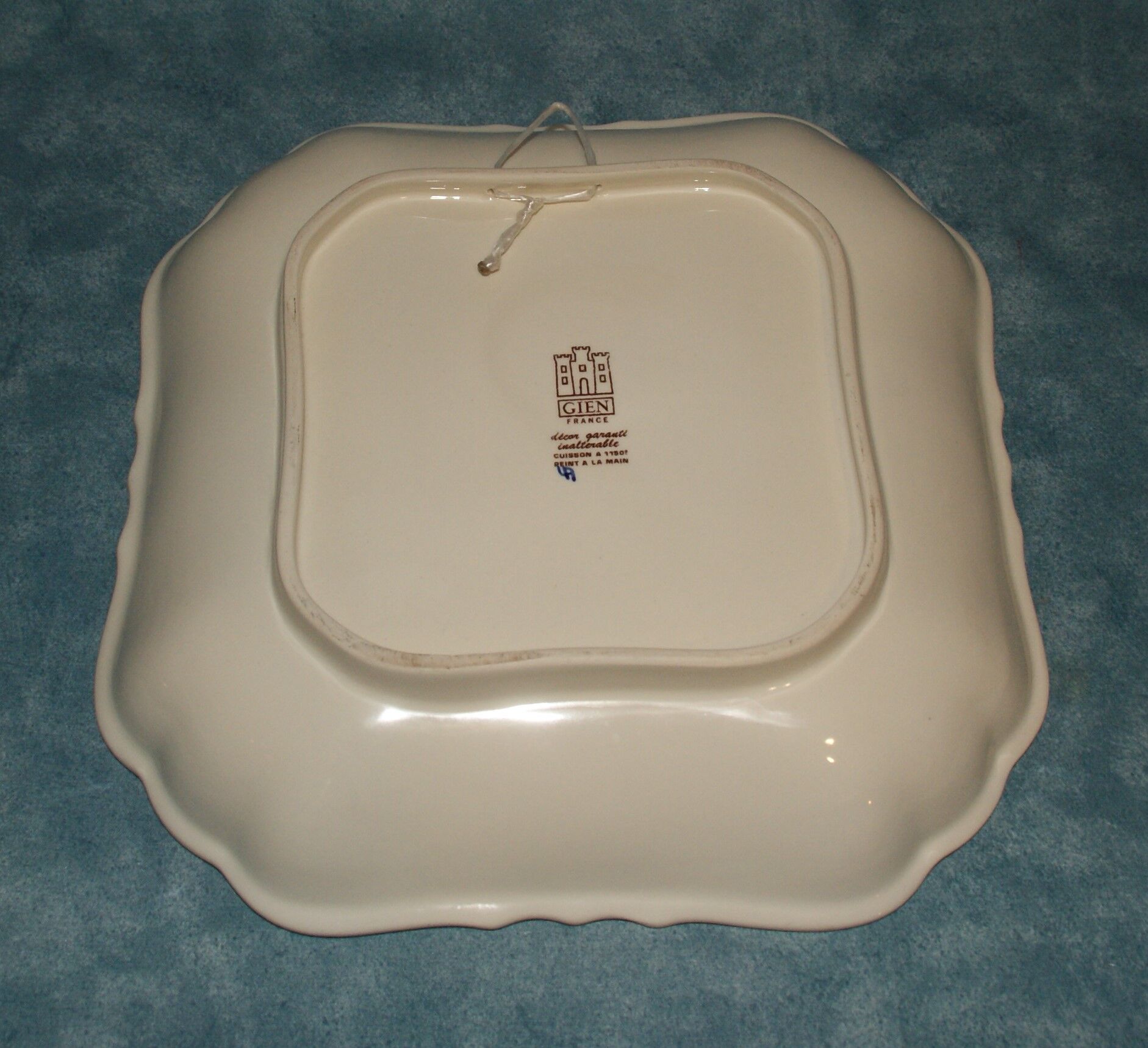 Gien: peacock dish