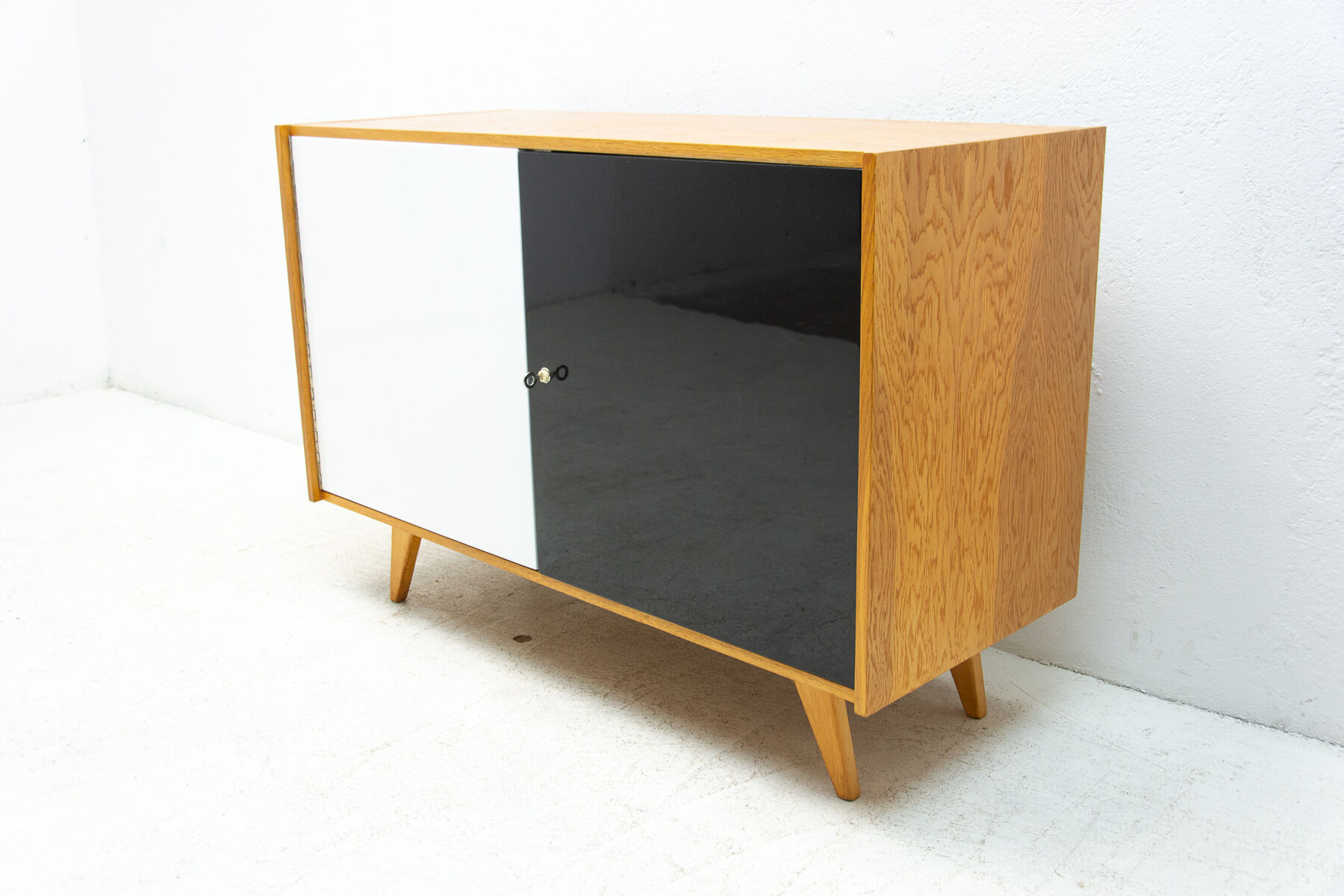 Fully restored mid century sideboard U-450 by Jiří Jiroutek, 1960´s, Czechoslovakia