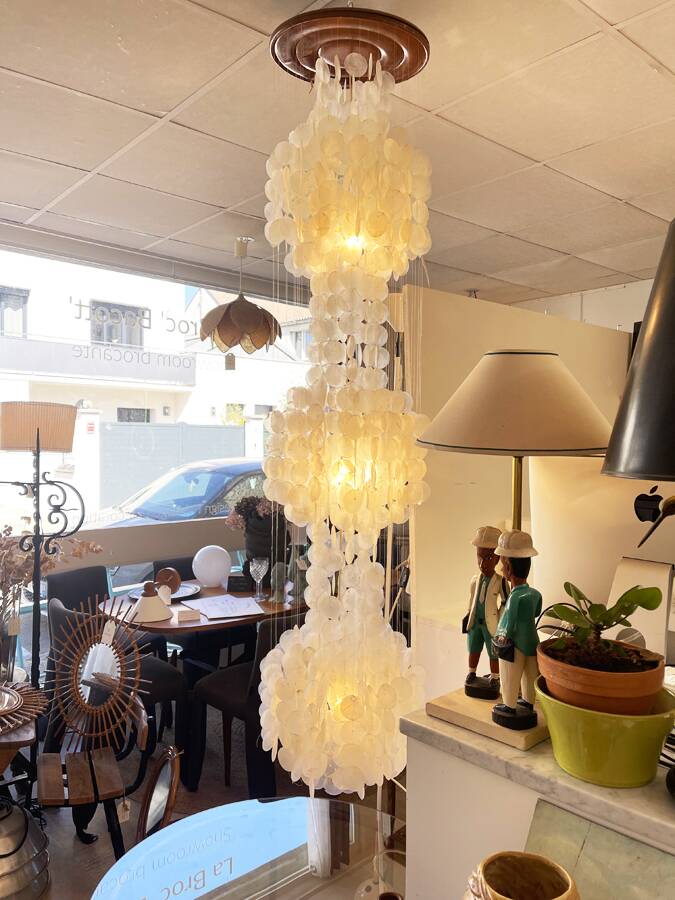 Very large cascading chandelier in mother-of-pearl, Verner Panton style, 1970.