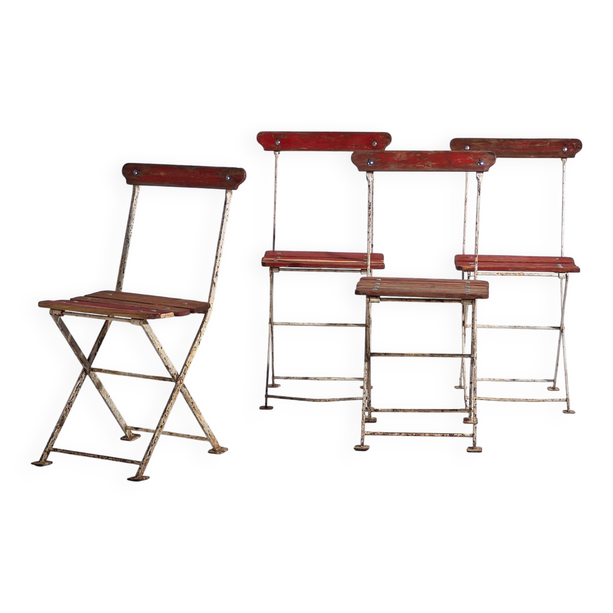 Antique red folding garden chairs (circa 1920). Set of 4 pieces