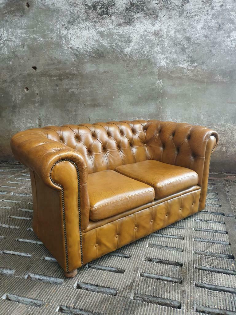 Old Chesterfield sofa 2 seater 140 cm