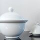 Ensemble de table vintage en porcelaine blanche