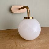Applique globe vintage en opaline blanche