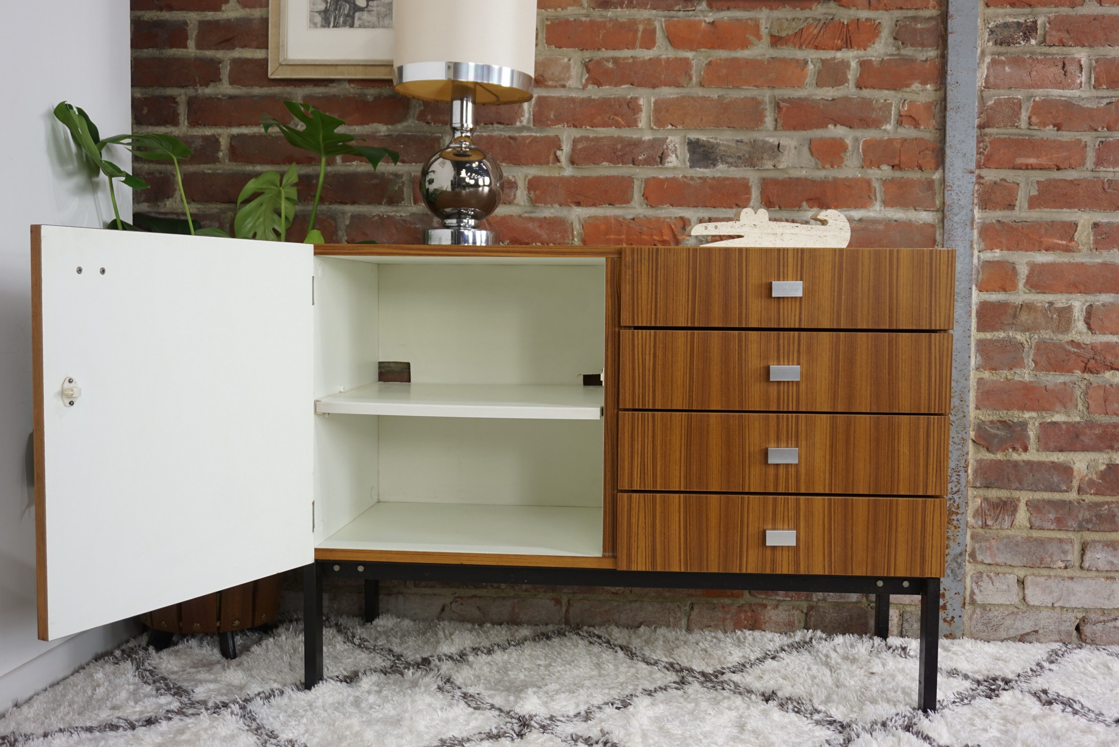 Sideboard Pierre Guariche for Meurop 60