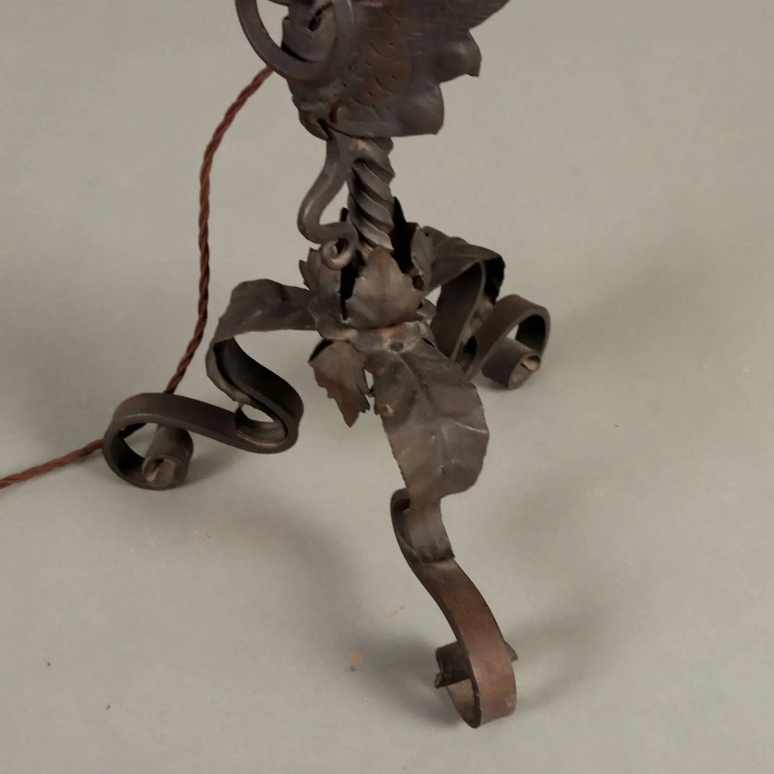 Antique neo-Renaissance table lamp in iron, 20th century