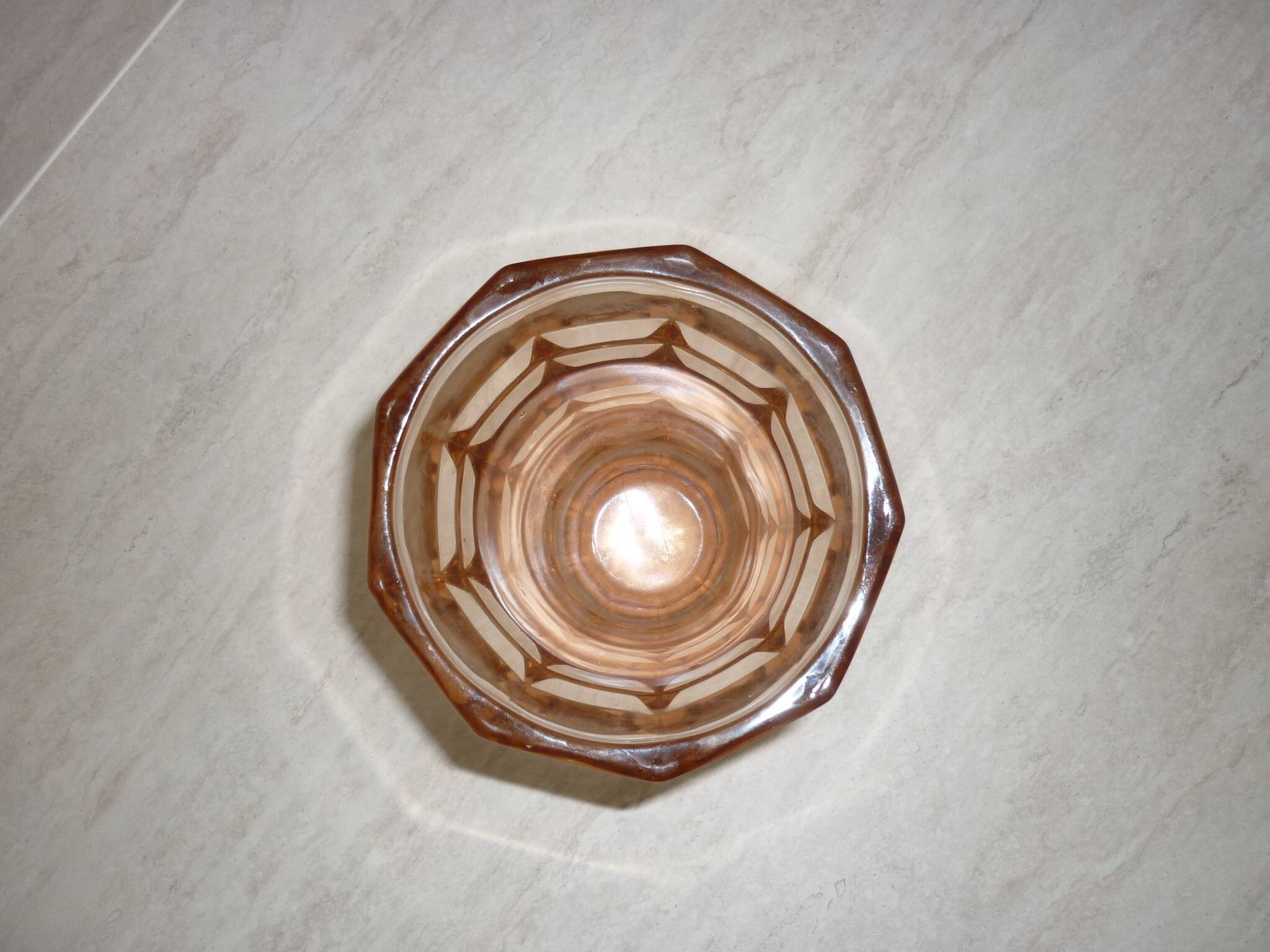 Grand vase en verre épais rose art déco