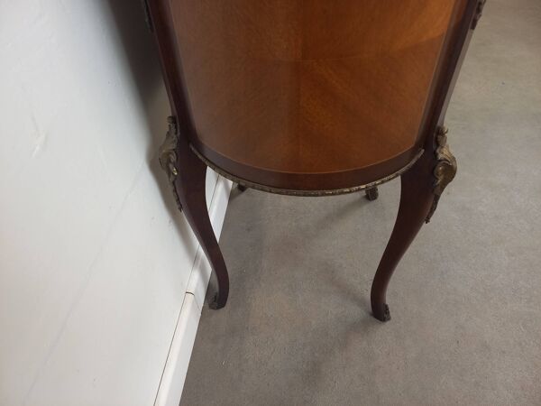 Petite commode rognon de style Louis XV