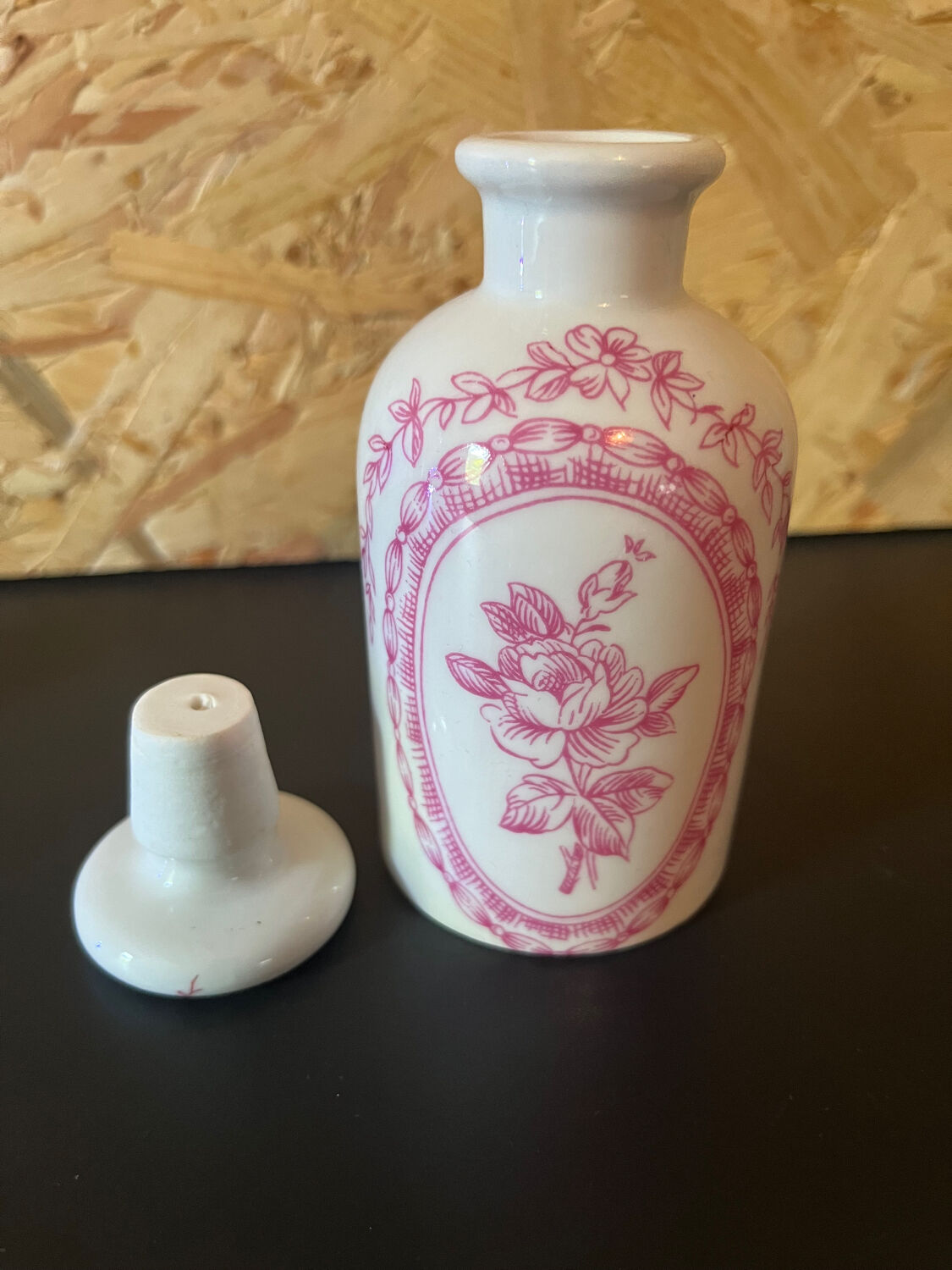 Set of porcelain pots of paris