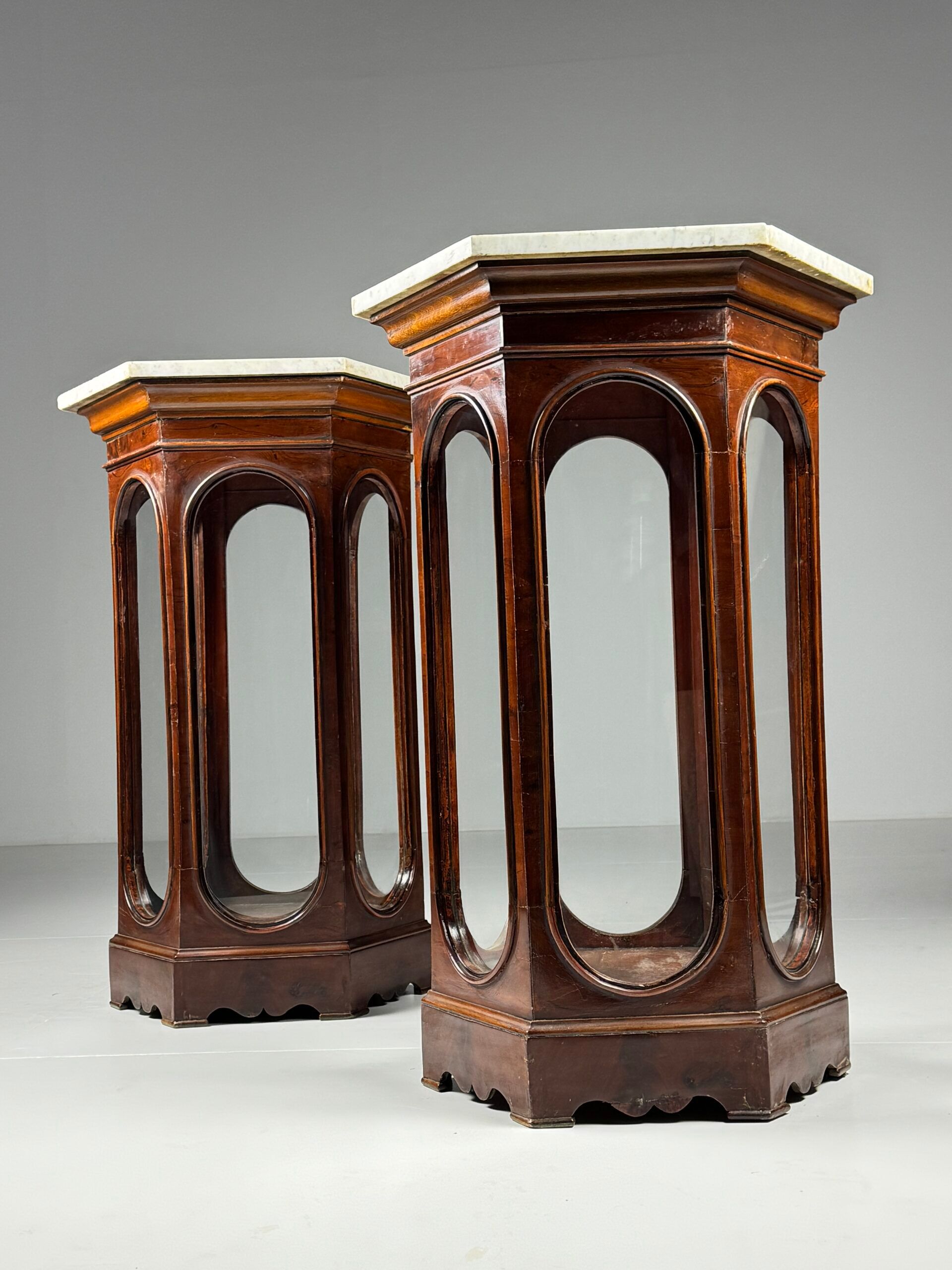 Ensemble de 2 vitrines italiennes du 19e siècle