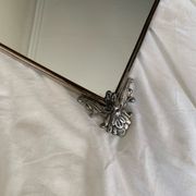 Miroir en metal argenté bord incurvé