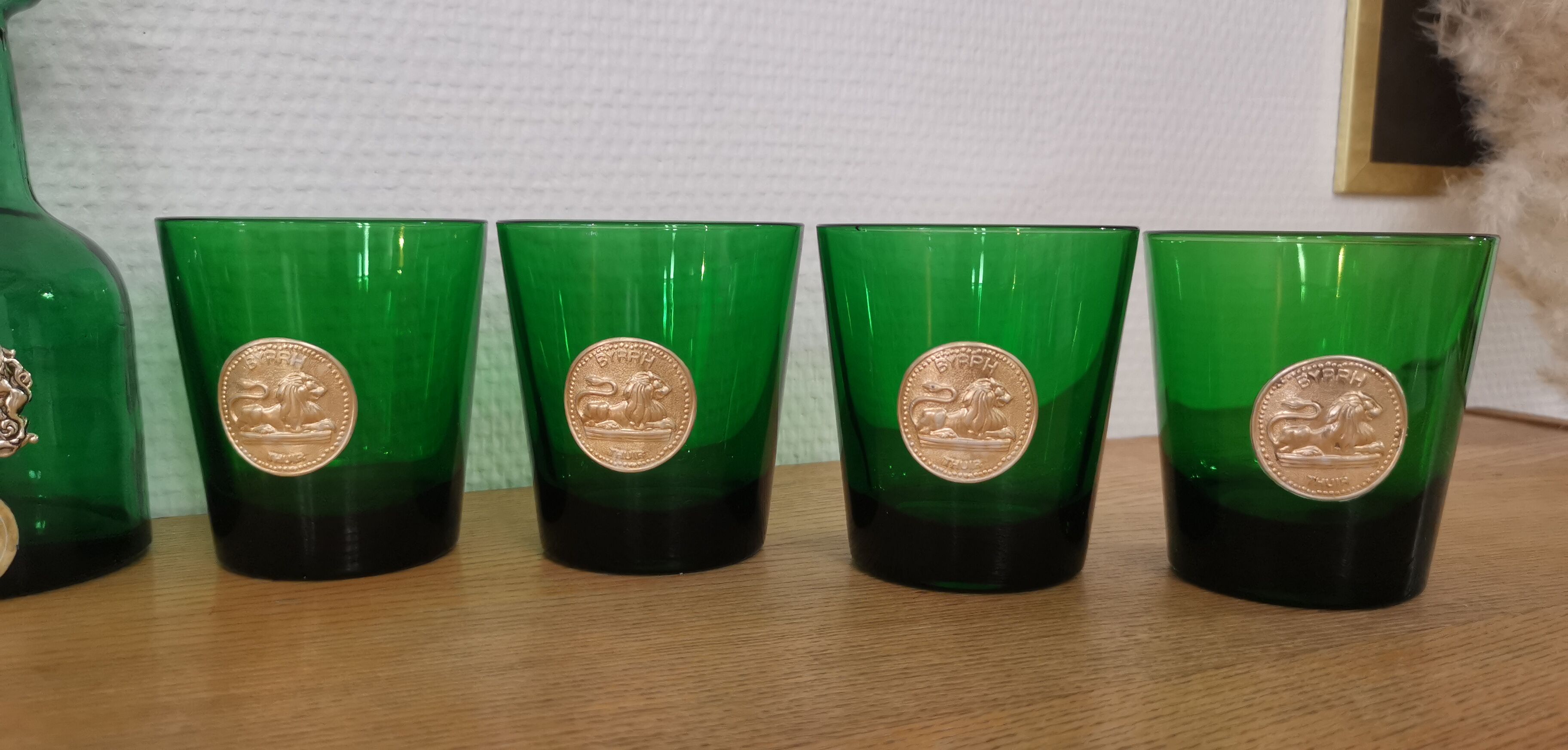 Set of 8 Dubonnet water glasses, vintage Louis d'or piece and bottle