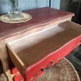 Commode peinte à la main