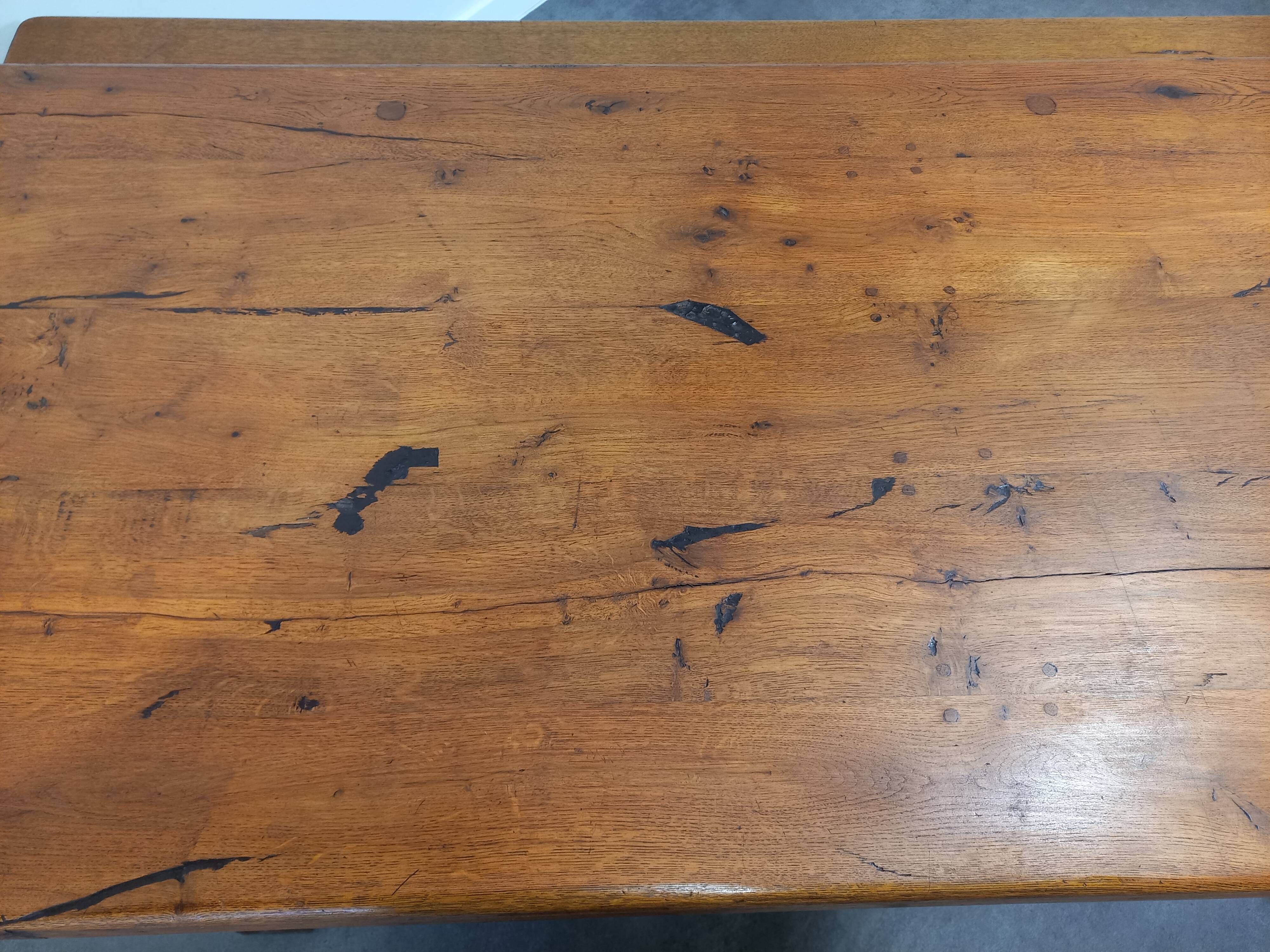 Farmhouse table and its 2 benches