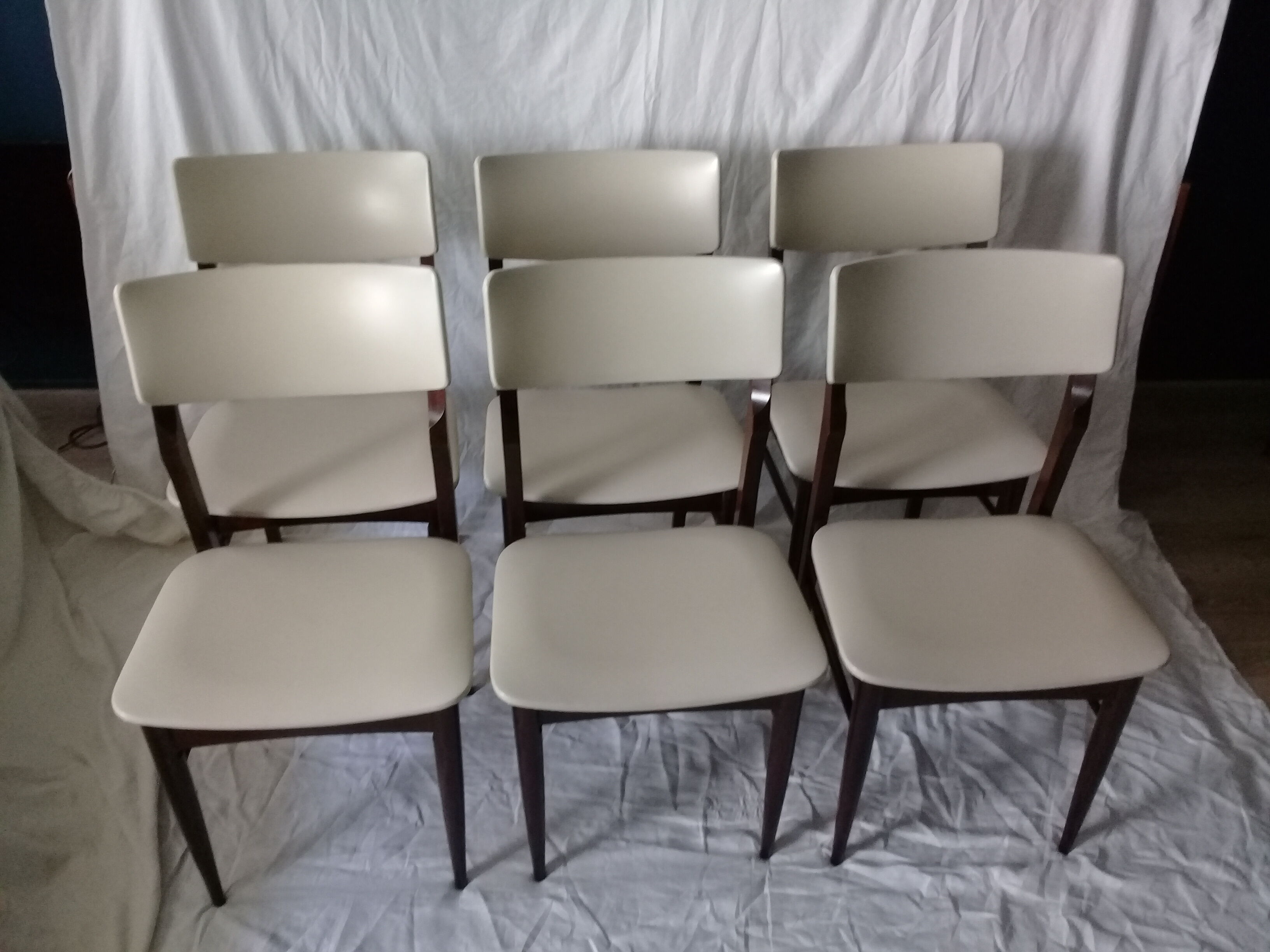 Suite of 6 scandinavian chairs
